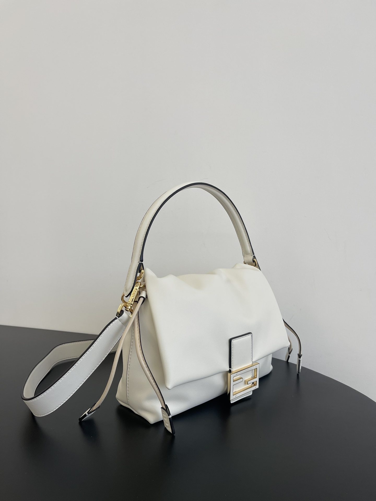 Fendi White Mamma Baguette Baguette/Hobo in Lambskin Leather, 26.5x8.5x18cm 3 i1743576596 3362 2