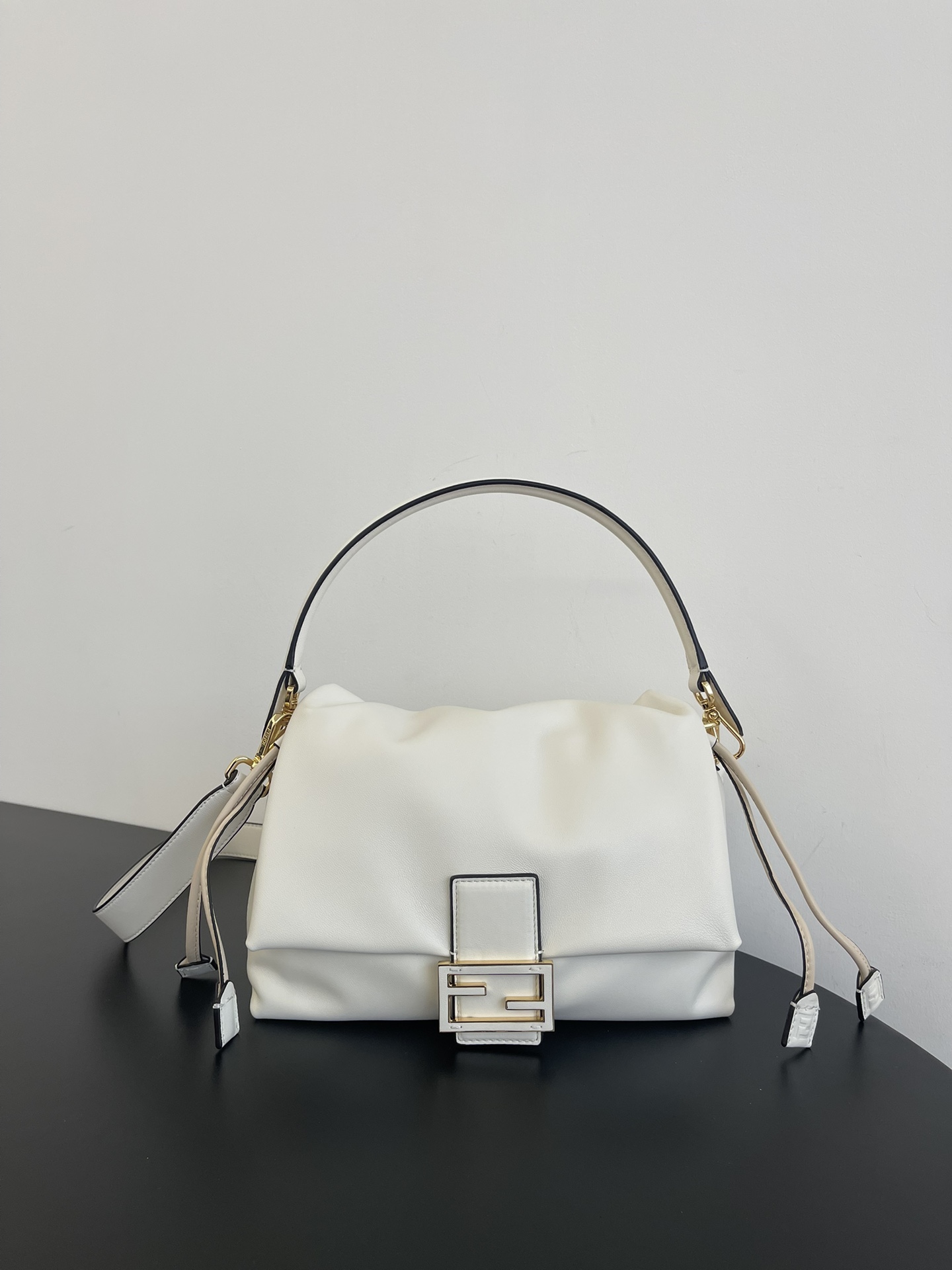 Fendi White Mamma Baguette Baguette/Hobo in Lambskin Leather, 26.5x8.5x18cm 2 i1743576596 6977 3