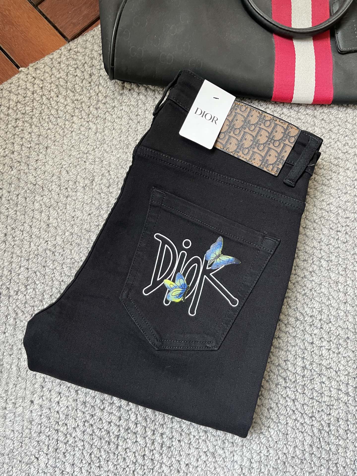 NO:135326,D*2025Ss new season jeans, heavy industry water-washed casual jeans, imported original washing elastic fabric, comfortable and elastic, unique design, super positive style, comfortable and breathable, extremely high grade, counter quality, handsome upper body, 28-38 (35.37), ,jeans,alexander wang19860909D*2025Ss新季牛仔裤、重工水洗休闲牛仔裤,进口原版水洗弹力面料,舒适有弹性,独特设计,版型超正,舒适透气,档次极高,专柜品质,上身帅气十足,码数28-38（35.37）,,jeans,alexander wang,Men's clothing