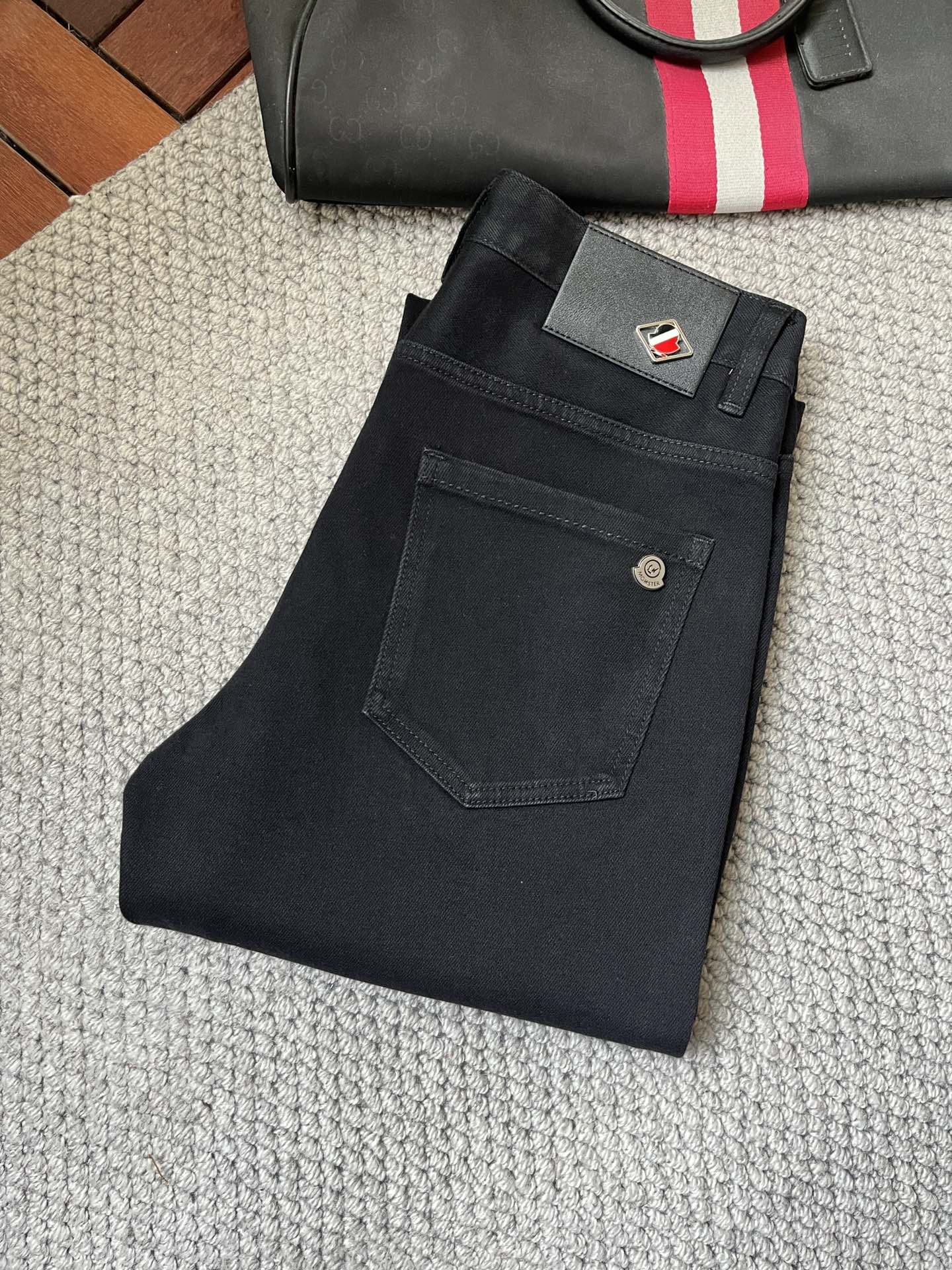 NO:135329,Meng*2025Ss new season jeans, heavy industry water-washed casual jeans, imported original washing elastic fabric, comfortable and elastic, unique design, super positive style, comfortable and breathable, extremely high grade, counter quality, handsome upper body, yards 28-38 (35.37), ,jeans,alexander wang19860909蒙*2025Ss新季牛仔裤、重工水洗休闲牛仔裤,进口原版水洗弹力面料,舒适有弹性,独特设计,版型超正,舒适透气,档次极高,专柜品质,上身帅气十足,码数28-38（35.37）,,jeans,alexander wang,Men's clothing