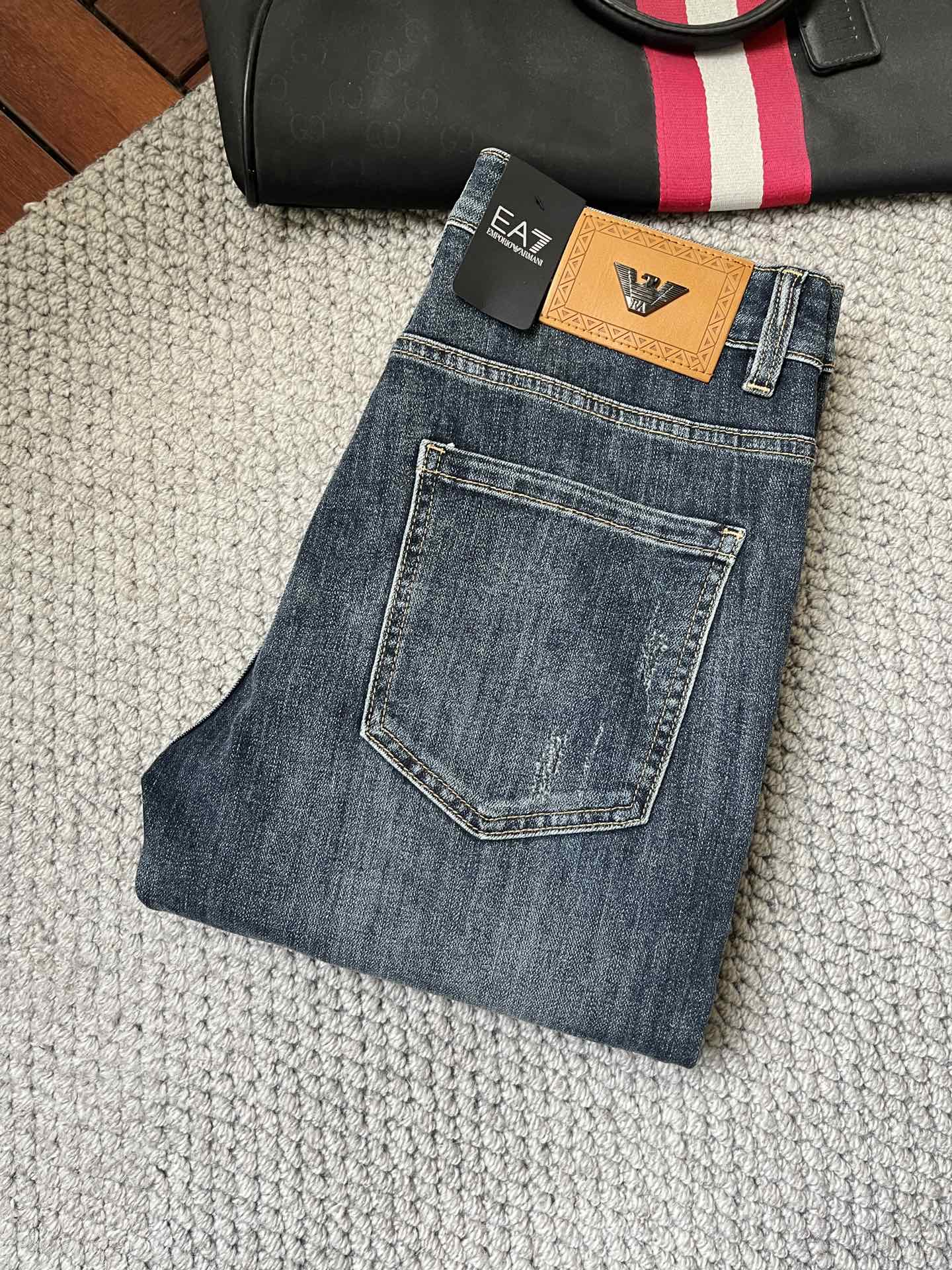 NO:135313,Ama''2025Ss new season jeans, heavy industry water-washed casual jeans, imported original washing elastic fabric, comfortable and elastic, unique design, super positive style, comfortable and breathable, extremely high grade, counter quality, handsome upper body, 28-38 (35.37), ,jeans,alexander wang19860909阿玛‘’2025Ss新季牛仔裤、重工水洗休闲牛仔裤,进口原版水洗弹力面料,舒适有弹性,独特设计,版型超正,舒适透气,档次极高,专柜品质,上身帅气十足,码数28-38（35.37）,,jeans,alexander wang,Men's clothing