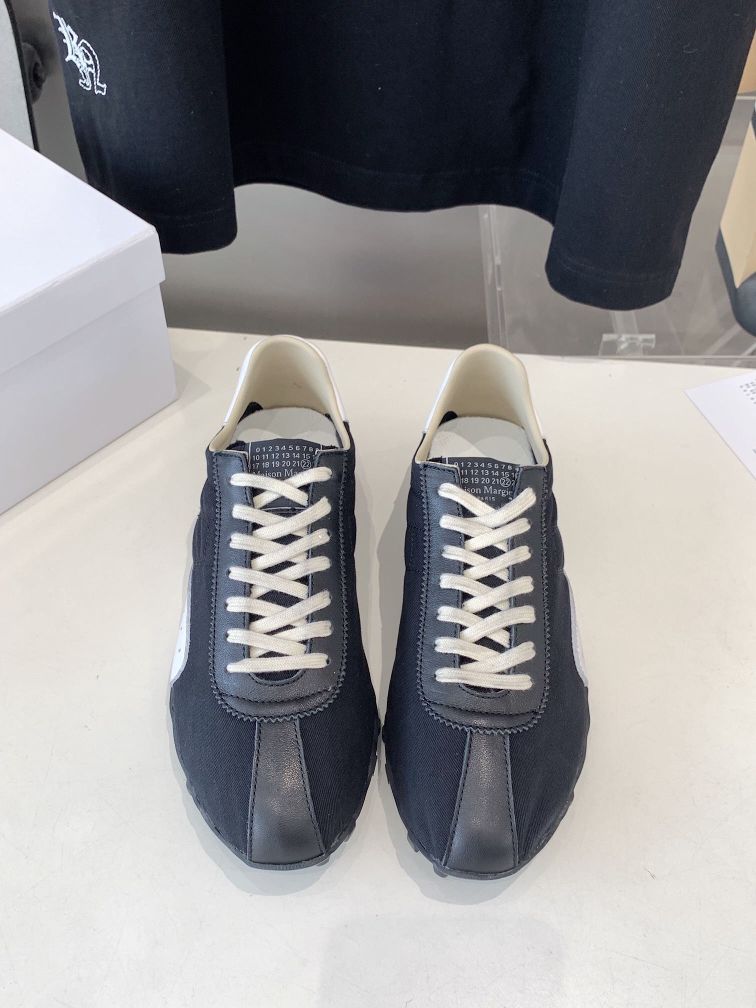 NO:240281,#Magirard training casual shoes. It is very versatile and comfortable to wear. This German training shoes continue the classic T-shaped genuine leather splicing design. After many careful improvements by the design team, it is just to let you experience the most original military flavor. The soft and delicate characteristics of the top layer of cowhide and cowhide texture make it have super high softness and comfort, and it is easy to control any combination of all seasons. Frosted cowhide sheepskin inner Size35-45 (45 customization, no return or replacement), casual shoes/sports shoes, masion margiela, sneakers, cowhide, sheepskin19860909#马吉拉德训休闲鞋 上脚很百搭哦,也很随脚舒适,这一款德国训练鞋延续了经典的T形真皮拼接设计,经过设计团队多次的精心改良,只为让您体验最原始的军旅味道,头层牛皮柔软细腻的特点与牛反绒牛皮的质感相结合使其既有超高的柔软舒适度,轻松驾驭四季穿着任何搭配 磨砂牛皮 羊皮内里 Size35-45（45定制不退不换）,休闲鞋/运动鞋,masion margiela,sneakers,cowhide,sheepskin,Women's Shoes