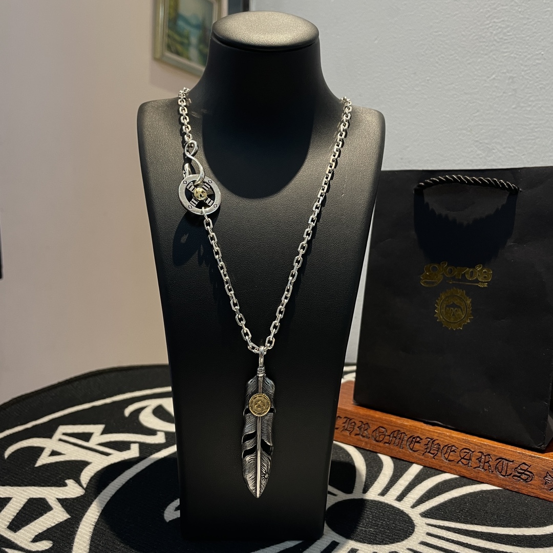 NO:111925,[New Products are on the Shelves] Goro Takahashi Goro's Golden Feather Necklace Top Version, Accepted Exclusive Shooting, Focus on the High-end Market, Absolutely Different from the Ordinary Version!  The details of the picture product are consistent with ZP!  Original production process, precision quality, purely handmade, authentic model opening, fashion essentials, both men and women can wear, same couple style, rock punk silver style, retro elements, trendy and versatile, same style on the official website, fine jewelry, necklace19860909【新品上架】Goro’s高桥吾郎点金羽毛项链 顶级版本 认准独家拍摄 主攻高端市场 绝对区别普通版本！图片产品细节与ZP一致！原版制作工艺 精工品质 纯手工打造 ～正品开模潮流时尚必备 男女均可佩戴 情侣款同款 摇滚朋克泰银风格 复古元素 潮流百搭 官网同款,饰品精品,necklace,Jewelry