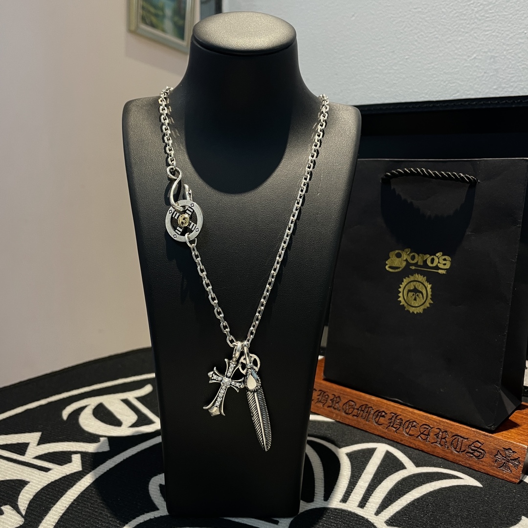 NO:109153,[New Products are on the Shelves] Goro Takahashi Goro Jinbei Feather Cross Necklace Top Version Determined to be exclusively shot, focusing on the high-end market, absolutely different from the ordinary version!  The details of the picture product are consistent with ZP!  Original production process, precision quality, purely handmade, authentic model opening, fashion essentials, both men and women can wear, same couple style, rock punk silver style, retro elements, trendy and versatile, same style on the official website, fine jewelry, necklace19860909【新品上架】Goro’s高桥吾郎金贝羽毛十字架项链 顶级版本 认准独家拍摄 主攻高端市场 绝对区别普通版本！图片产品细节与ZP一致！原版制作工艺 精工品质 纯手工打造 ～正品开模潮流时尚必备 男女均可佩戴 情侣款同款 摇滚朋克泰银风格 复古元素 潮流百搭 官网同款,饰品精品,necklace,Jewelry