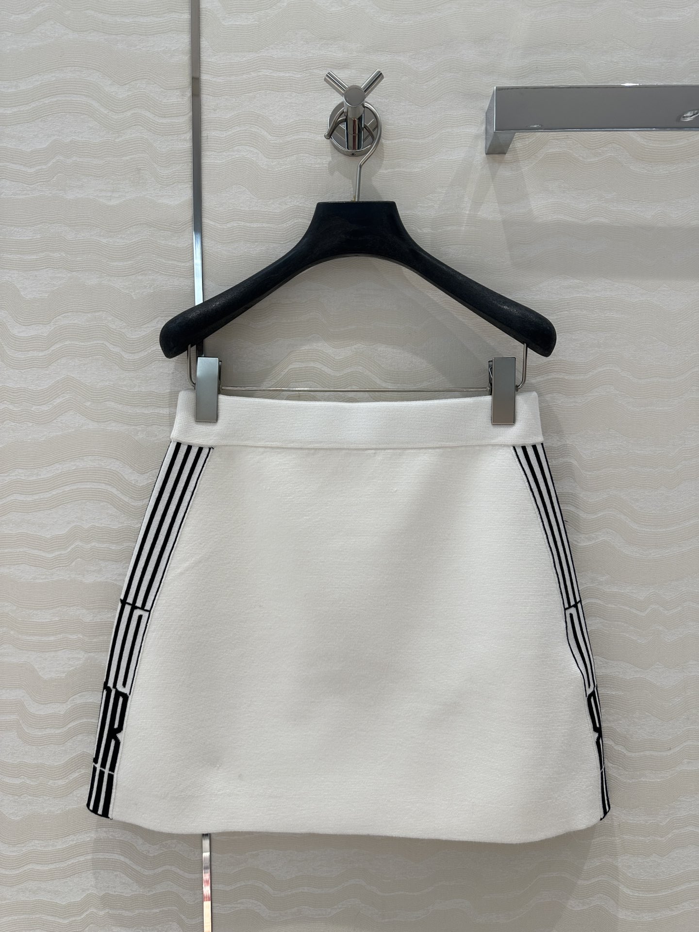 独家首发❤️原单品质，MissD 网球运动风针织🧶短半裙！两侧字母提花logo设计！减龄气质A字半裙经典