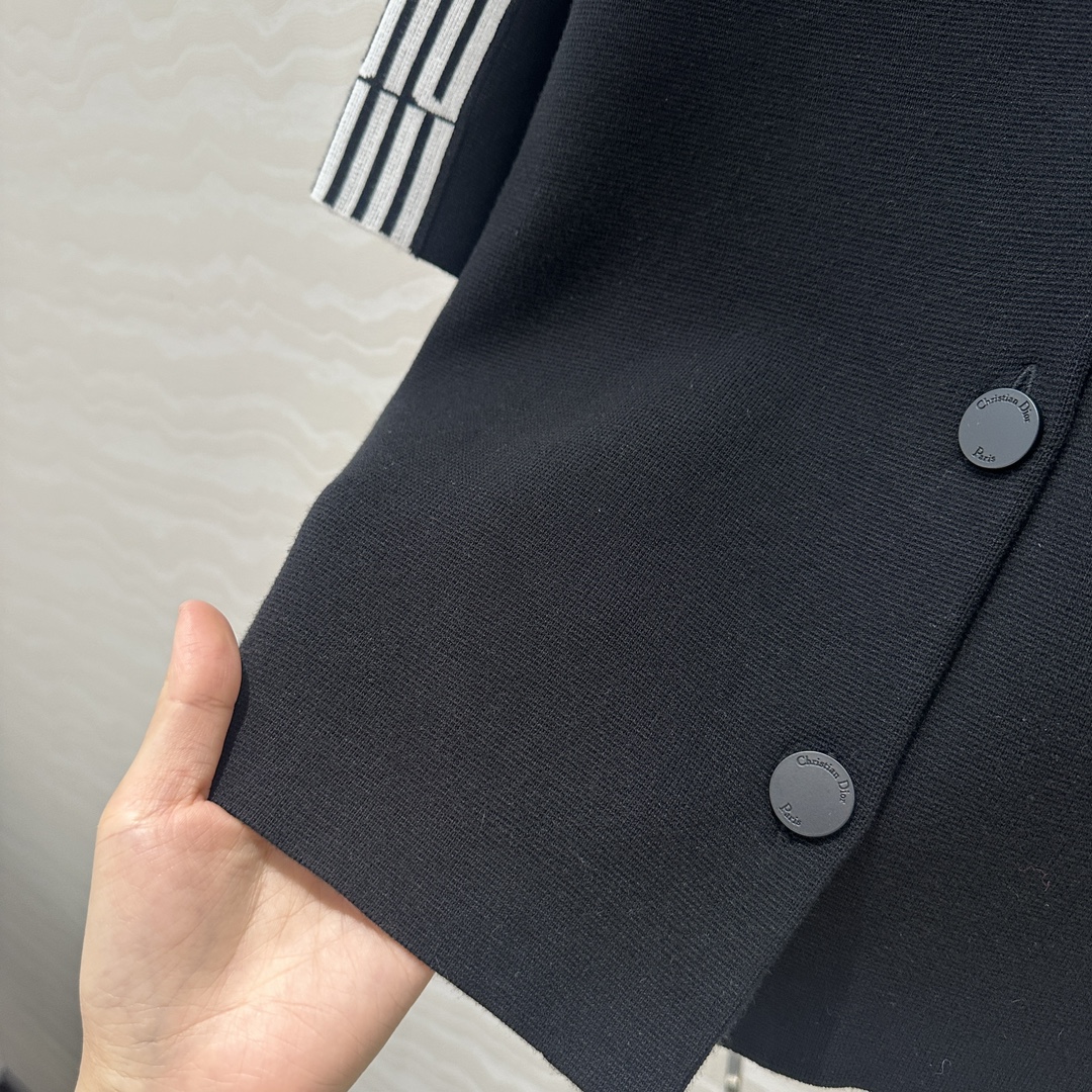 独家首发❤️原单品质，MissD 网球运动风针织🧶短袖开衫小外套，气质翻领H小短款宽松版型百搭不挑人，两