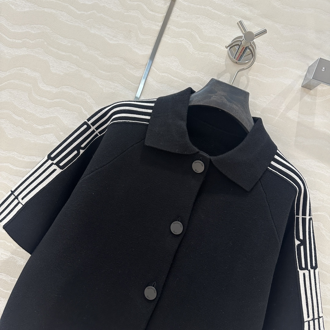 独家首发❤️原单品质，MissD 网球运动风针织🧶短袖开衫小外套，气质翻领H小短款宽松版型百搭不挑人，两