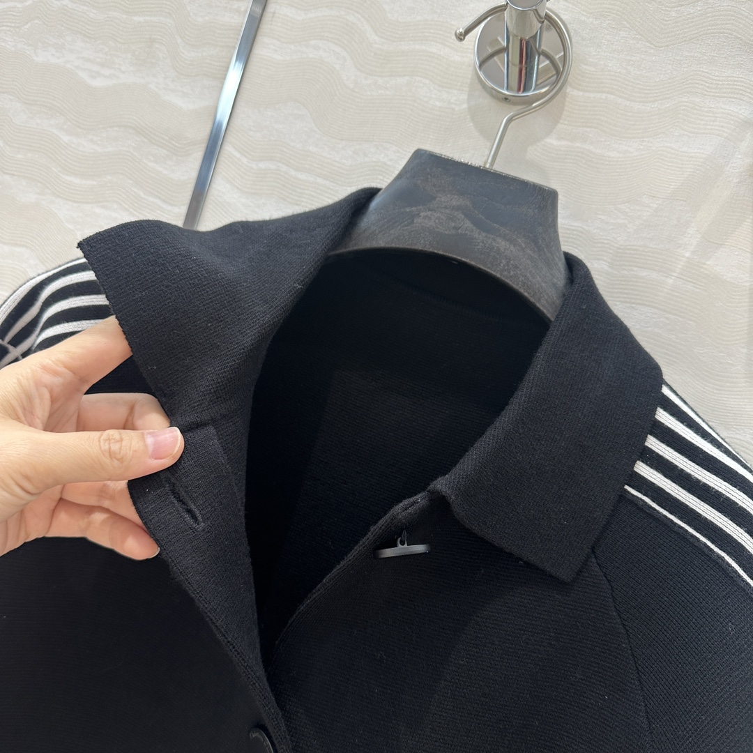 独家首发❤️原单品质，MissD 网球运动风针织🧶短袖开衫小外套，气质翻领H小短款宽松版型百搭不挑人，两