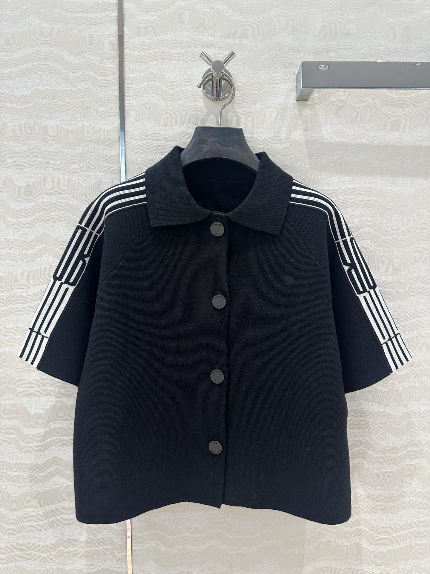 独家首发❤️原单品质，MissD 网球运动风针织🧶短袖开衫小外套，气质翻领H小短款宽松版型百搭不挑人，两