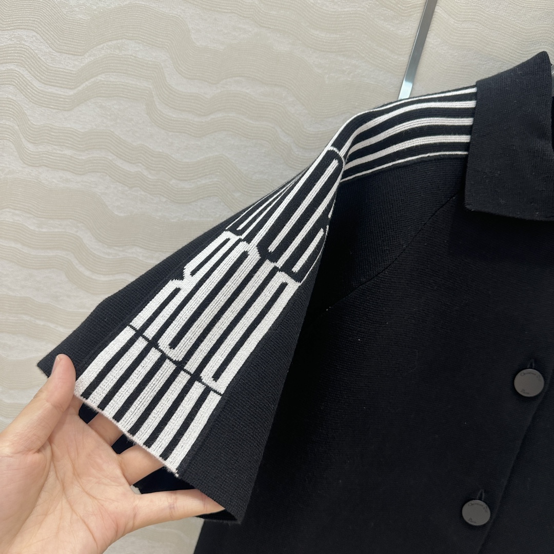 独家首发❤️原单品质，MissD 网球运动风针织🧶短袖开衫小外套，气质翻领H小短款宽松版型百搭不挑人，两