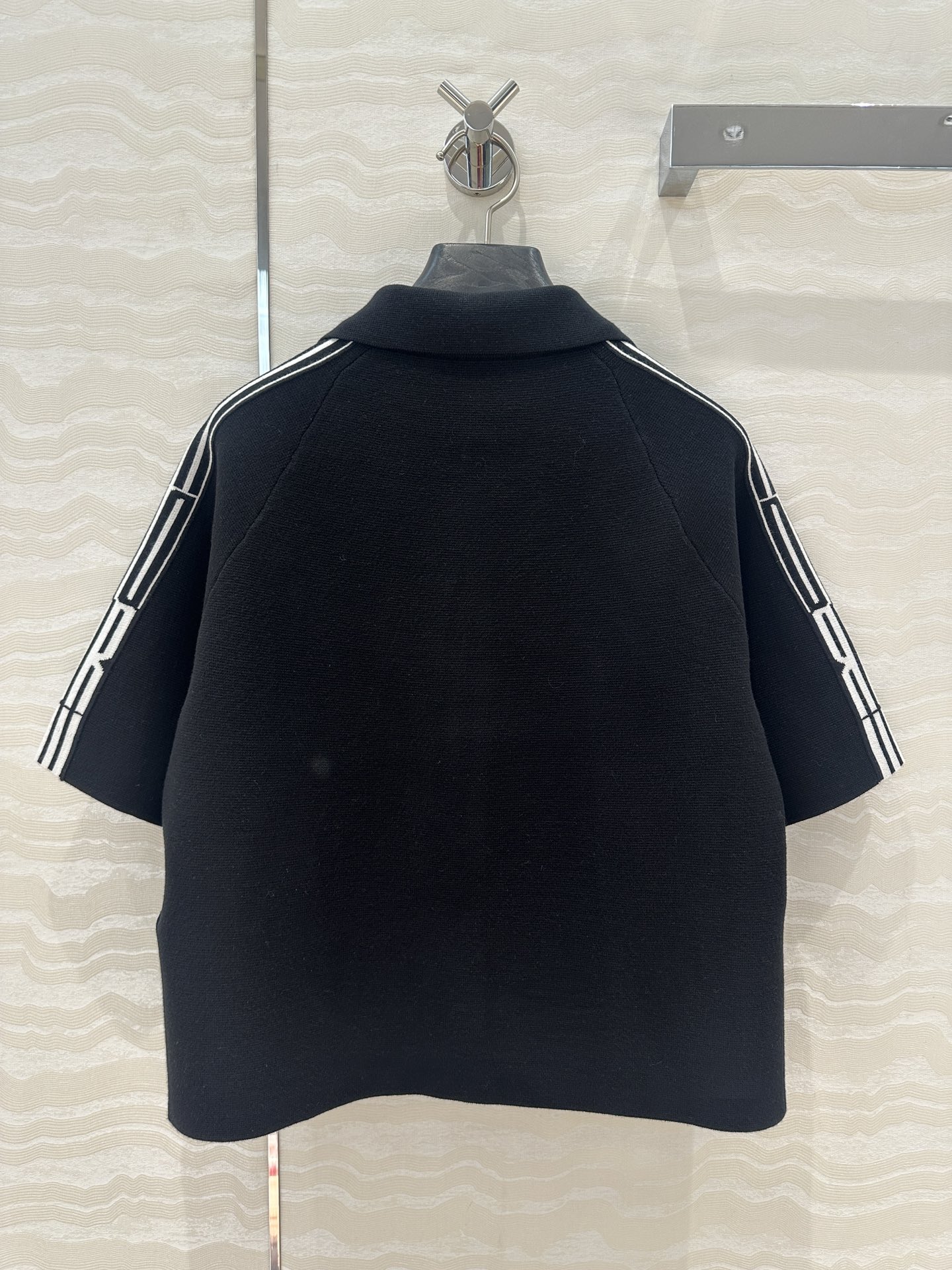 独家首发❤️原单品质，MissD 网球运动风针织🧶短袖开衫小外套，气质翻领H小短款宽松版型百搭不挑人，两