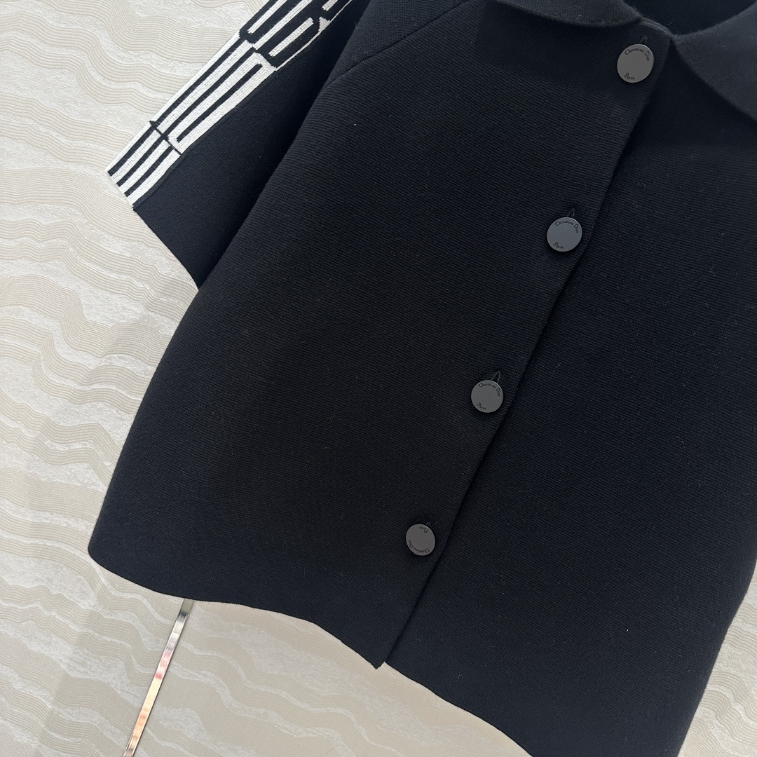 独家首发❤️原单品质，MissD 网球运动风针织🧶短袖开衫小外套，气质翻领H小短款宽松版型百搭不挑人，两