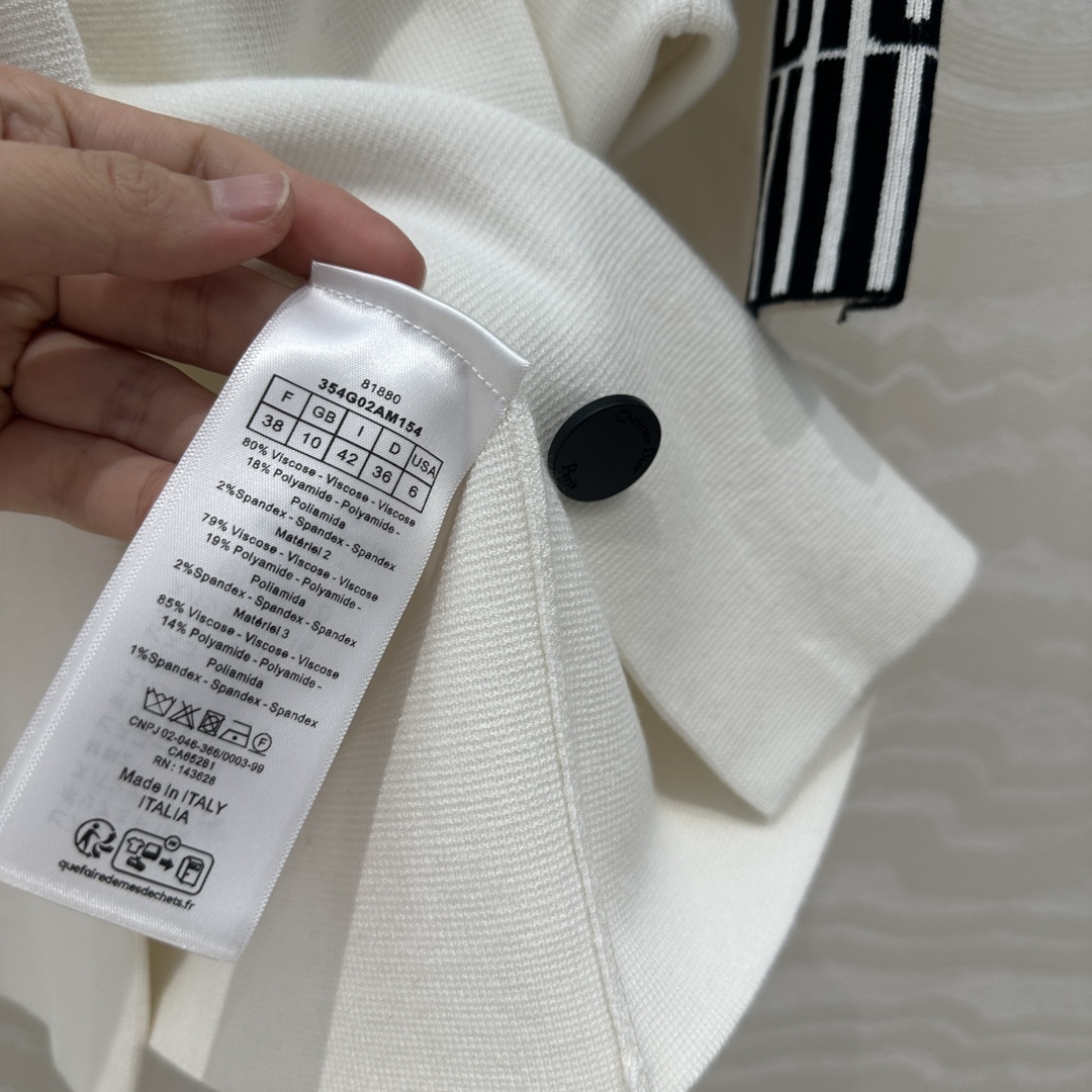 独家首发❤️原单品质，MissD 网球运动风针织🧶短袖开衫小外套！气质翻领H小短款宽松版型百搭不挑人，两