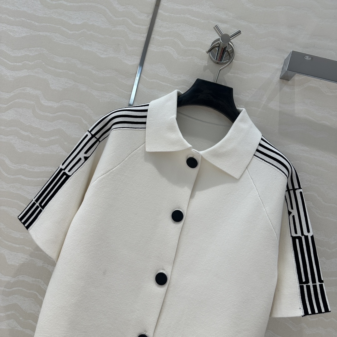 独家首发❤️原单品质，MissD 网球运动风针织🧶短袖开衫小外套！气质翻领H小短款宽松版型百搭不挑人，两