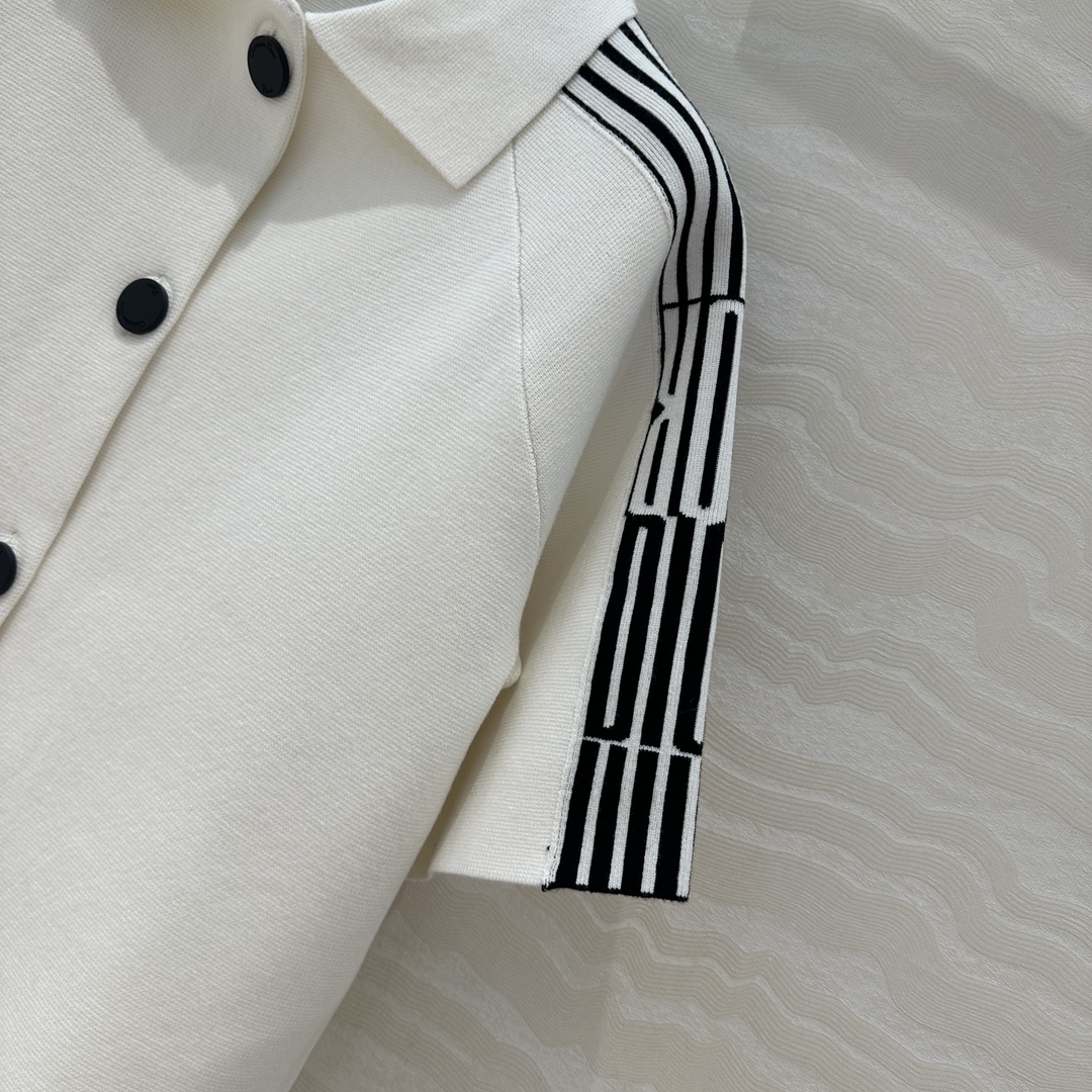 独家首发❤️原单品质，MissD 网球运动风针织🧶短袖开衫小外套！气质翻领H小短款宽松版型百搭不挑人，两