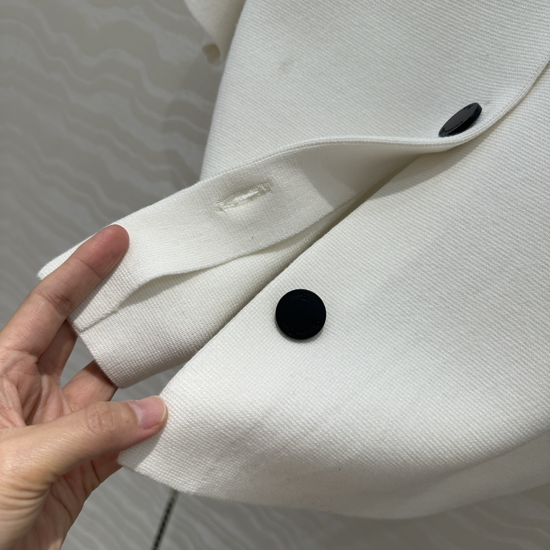 独家首发❤️原单品质，MissD 网球运动风针织🧶短袖开衫小外套！气质翻领H小短款宽松版型百搭不挑人，两