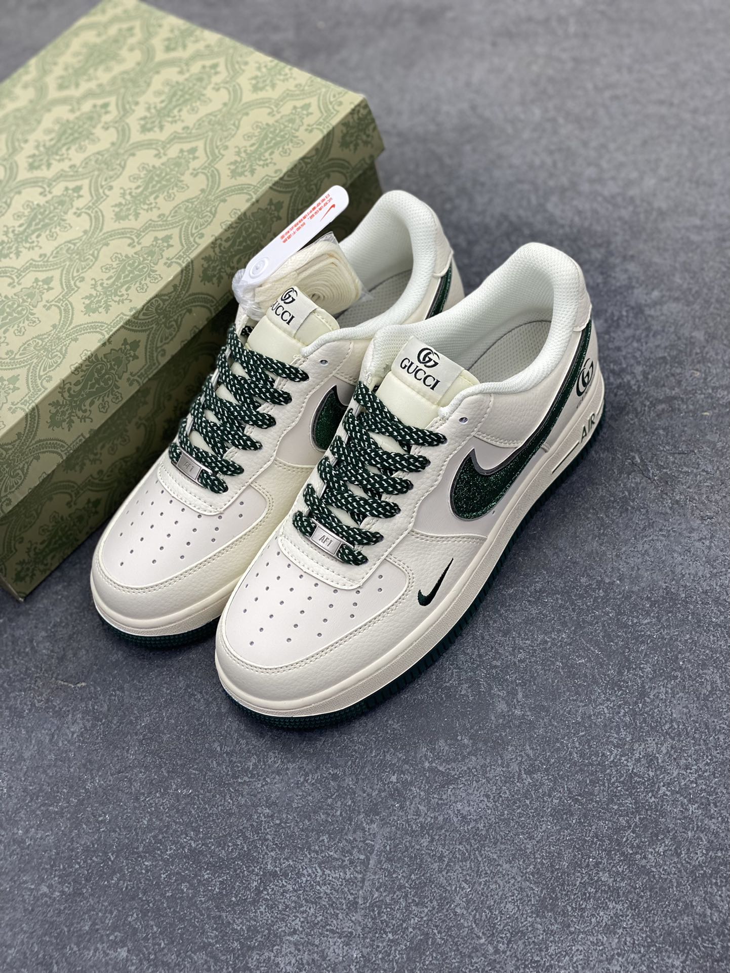 图片[8]-NIke Air Force 1 \’07 Low “古驰联名”空军一号 低帮 运动鞋 休闲鞋 折边针车 工艺难度大 原楦头原纸板 原装鞋盒 定制五金配件 内置全掌气垫 原厂鞋底 货号：QY6818-608 尺码：36 36.5 37.5 38 38.5 39 40 40.5 41 42 42.5 43 44 44.5 45-选品中心