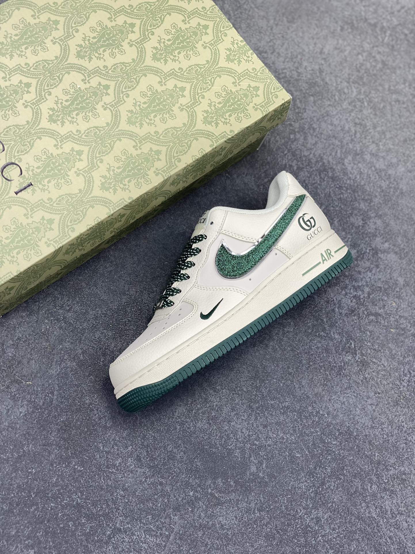 图片[7]-NIke Air Force 1 \’07 Low “古驰联名”空军一号 低帮 运动鞋 休闲鞋 折边针车 工艺难度大 原楦头原纸板 原装鞋盒 定制五金配件 内置全掌气垫 原厂鞋底 货号：QY6818-608 尺码：36 36.5 37.5 38 38.5 39 40 40.5 41 42 42.5 43 44 44.5 45-选品中心