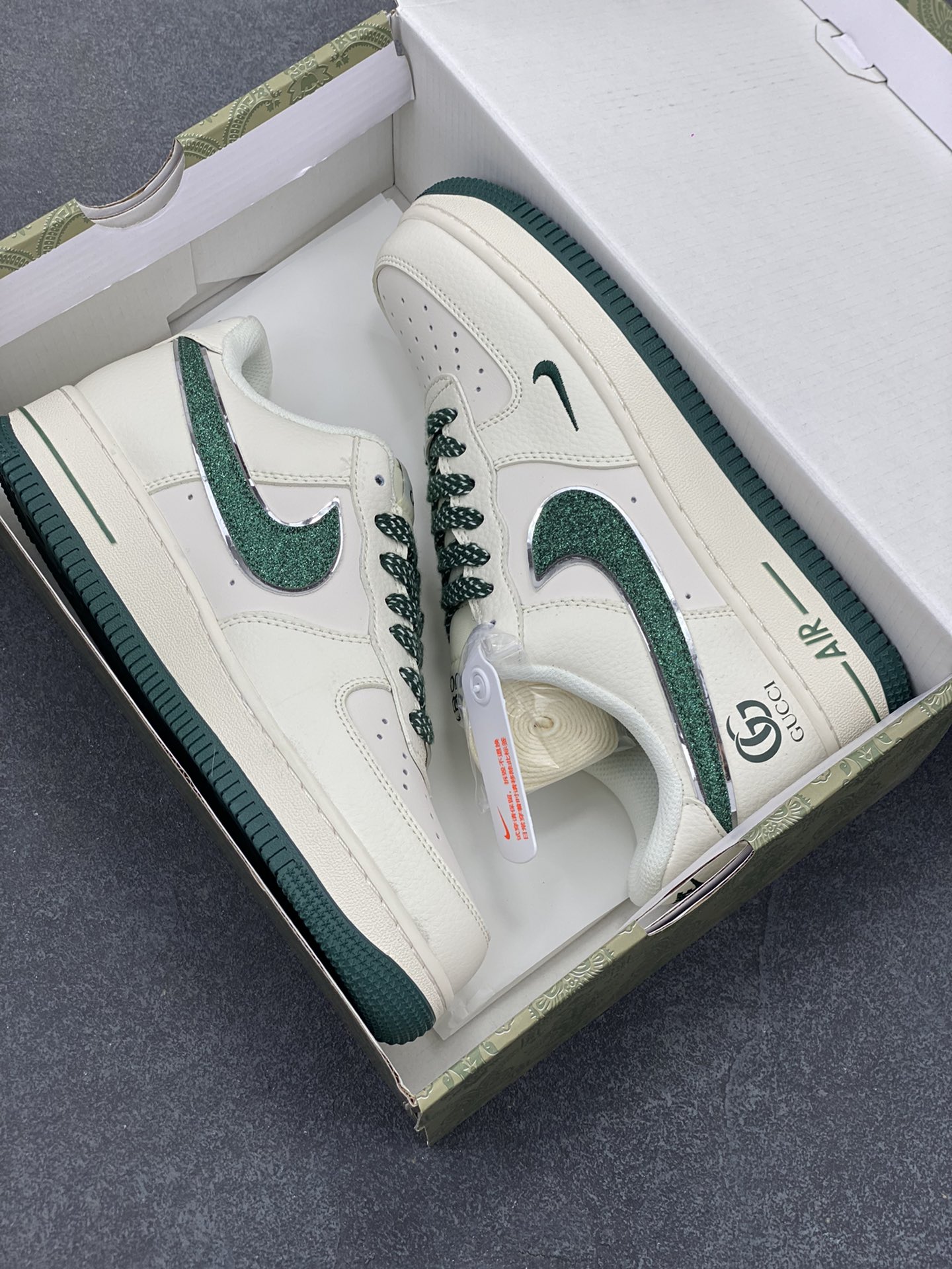 图片[9]-NIke Air Force 1 \’07 Low “古驰联名”空军一号 低帮 运动鞋 休闲鞋 折边针车 工艺难度大 原楦头原纸板 原装鞋盒 定制五金配件 内置全掌气垫 原厂鞋底 货号：QY6818-608 尺码：36 36.5 37.5 38 38.5 39 40 40.5 41 42 42.5 43 44 44.5 45-选品中心