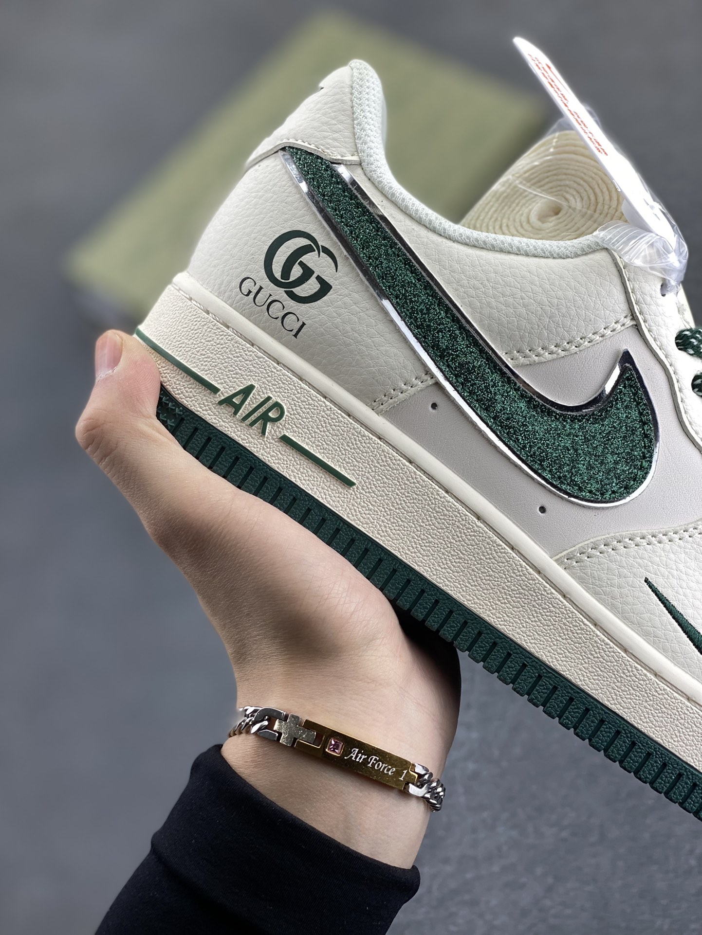 图片[6]-NIke Air Force 1 \’07 Low “古驰联名”空军一号 低帮 运动鞋 休闲鞋 折边针车 工艺难度大 原楦头原纸板 原装鞋盒 定制五金配件 内置全掌气垫 原厂鞋底 货号：QY6818-608 尺码：36 36.5 37.5 38 38.5 39 40 40.5 41 42 42.5 43 44 44.5 45-选品中心