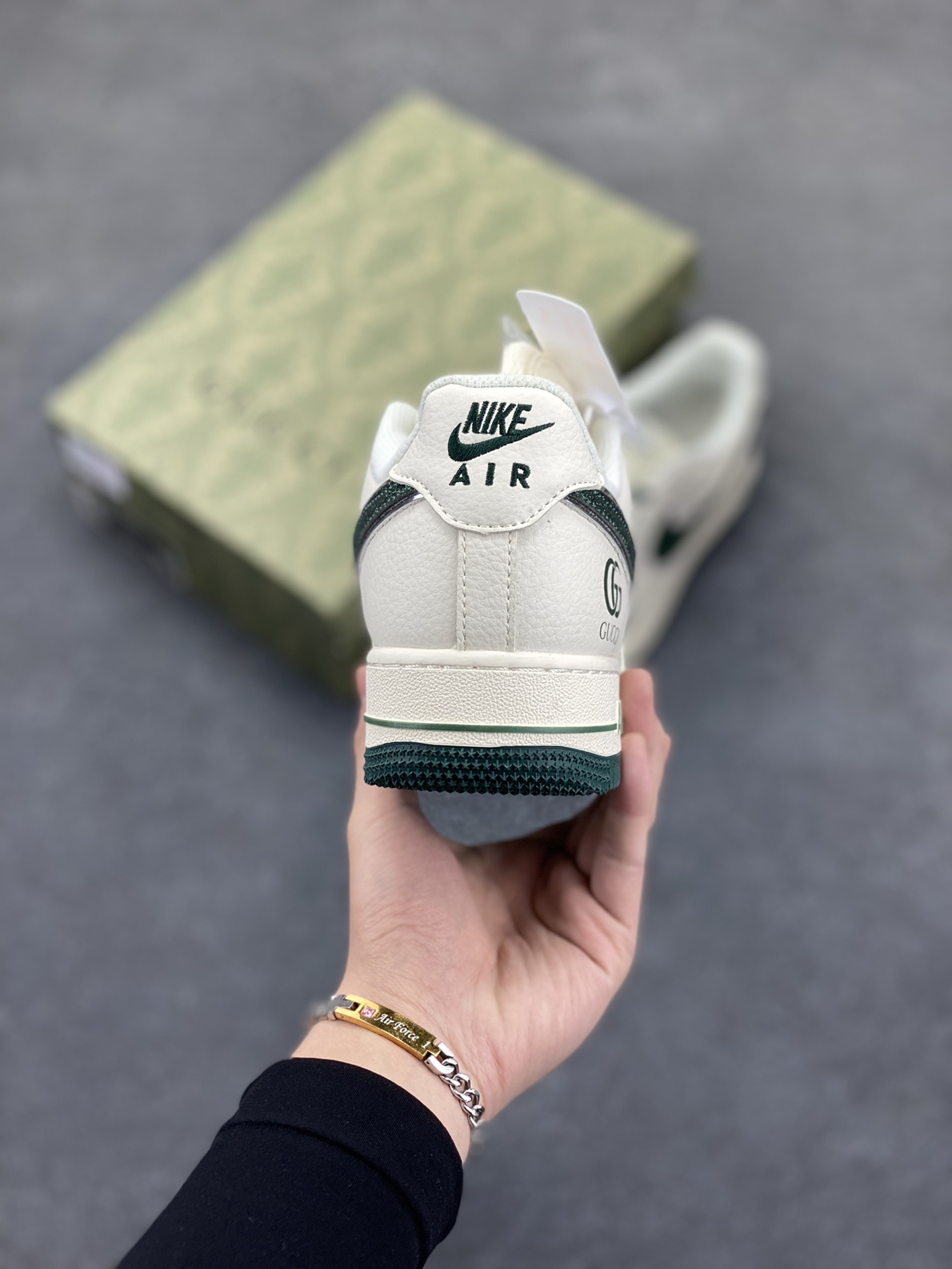 图片[4]-NIke Air Force 1 \’07 Low “古驰联名”空军一号 低帮 运动鞋 休闲鞋 折边针车 工艺难度大 原楦头原纸板 原装鞋盒 定制五金配件 内置全掌气垫 原厂鞋底 货号：QY6818-608 尺码：36 36.5 37.5 38 38.5 39 40 40.5 41 42 42.5 43 44 44.5 45-选品中心