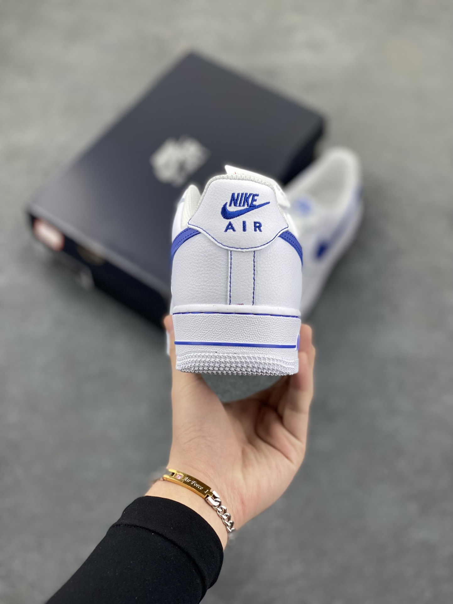 图片[4]-Nike Air Force 1 Low 白蓝 原楦头原纸板 打造纯正空军版型 专注外贸渠道 全掌内置蜂窝气垫 原盒配件 原厂中底钢印、拉帮完美 货号：HQ2037-100 尺码：36 36.5 37.5 38 38.5 39 40 40.5 41 42 42.5 43 44 44.5 45-选品中心
