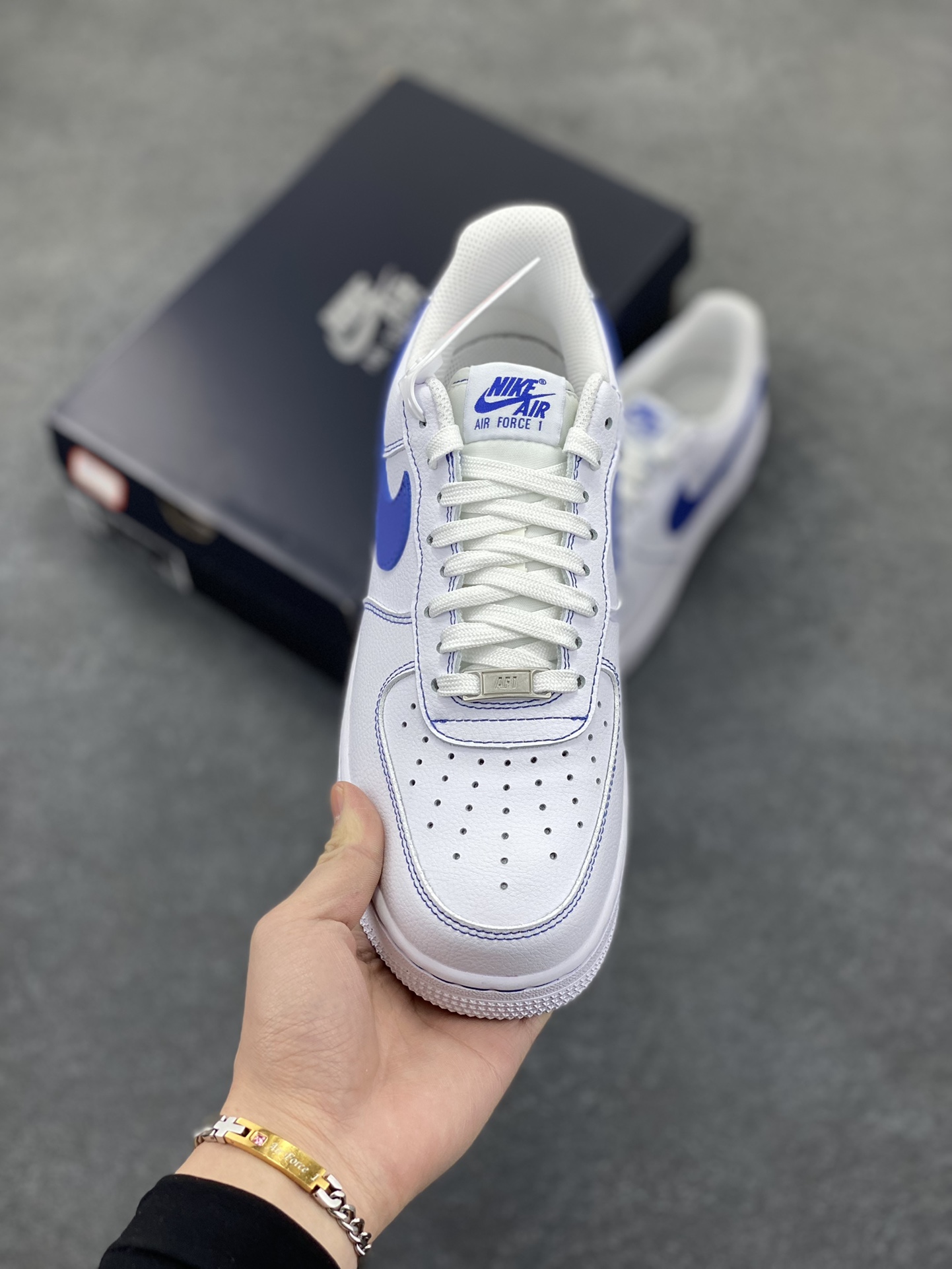 图片[2]-Nike Air Force 1 Low 白蓝 原楦头原纸板 打造纯正空军版型 专注外贸渠道 全掌内置蜂窝气垫 原盒配件 原厂中底钢印、拉帮完美 货号：HQ2037-100 尺码：36 36.5 37.5 38 38.5 39 40 40.5 41 42 42.5 43 44 44.5 45-选品中心