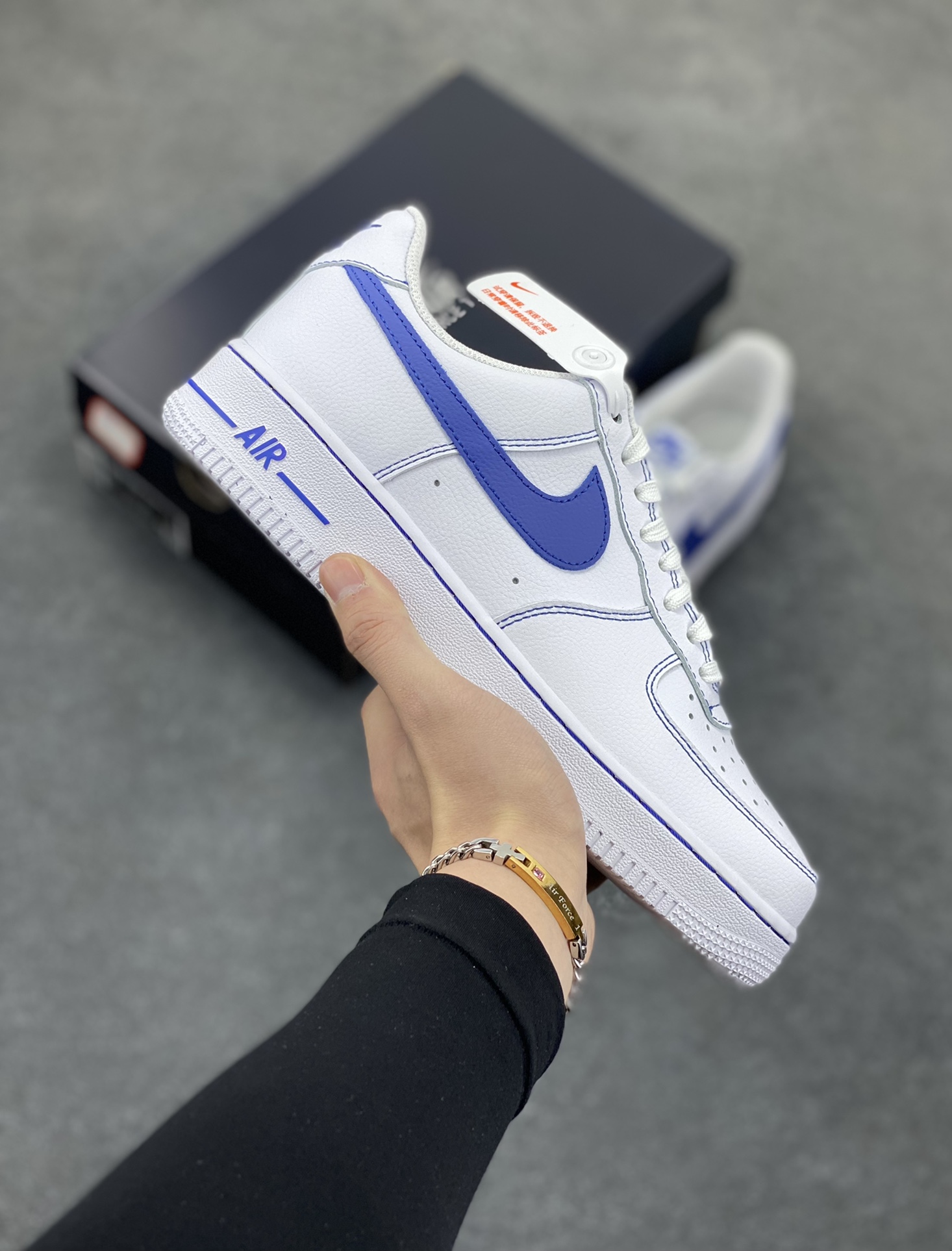 Nike Air Force 1 Low 白蓝 原楦头原纸板 打造纯正空军版型 专注外贸渠道 全掌内置蜂窝气垫 原盒配件 原厂中底钢印、拉帮完美 货号：HQ2037-100 尺码：36 36.5 37.5 38 38.5 39 40 40.5 41 42 42.5 43 44 44.5 45-选品中心