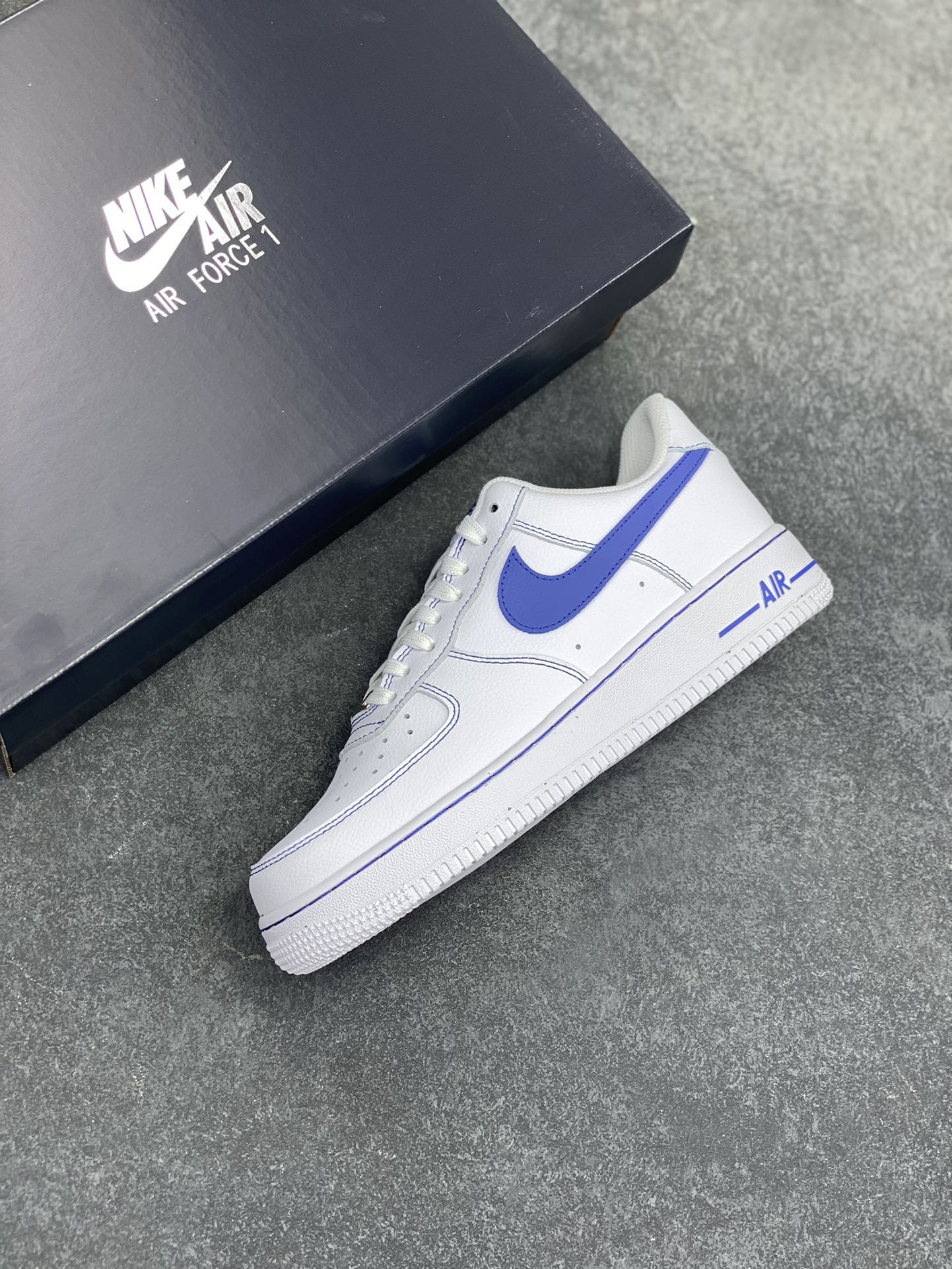 图片[7]-Nike Air Force 1 Low 白蓝 原楦头原纸板 打造纯正空军版型 专注外贸渠道 全掌内置蜂窝气垫 原盒配件 原厂中底钢印、拉帮完美 货号：HQ2037-100 尺码：36 36.5 37.5 38 38.5 39 40 40.5 41 42 42.5 43 44 44.5 45-选品中心