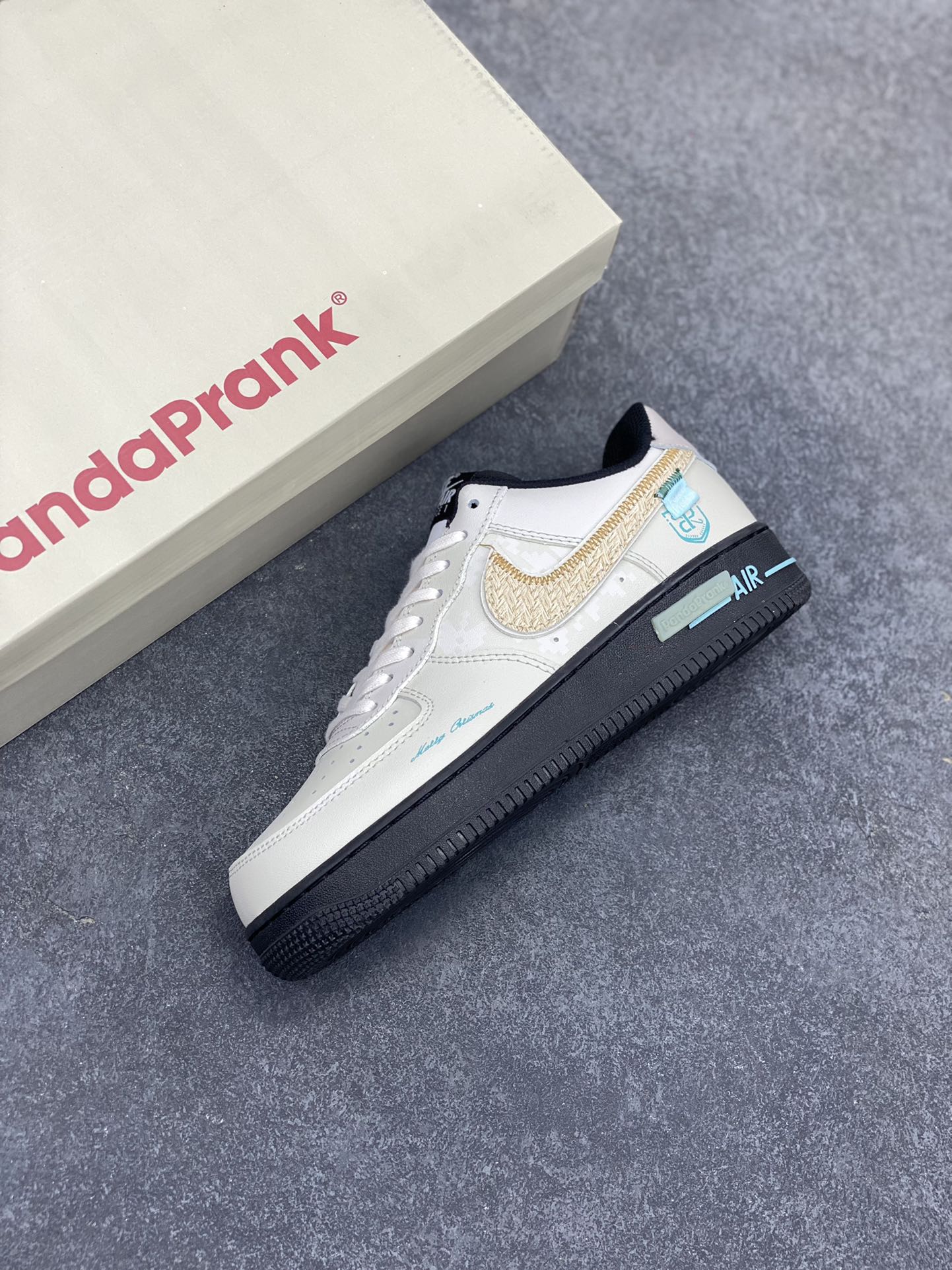 图片[7]-Nike Air Force 1 Low 空军一号低帮百搭休闲运动板鞋。柔软、弹性十足的缓震性能和出色的中底设计，横跨复古与现代的外型结合，造就出风靡全球三十多年的Force 1，直到今天还深受青睐。 货号：DV0788-001 尺码：36 36.5 37.5 38 38.5 39 40 40.5 41 42 42.5 43 44 44.5 45-选品中心