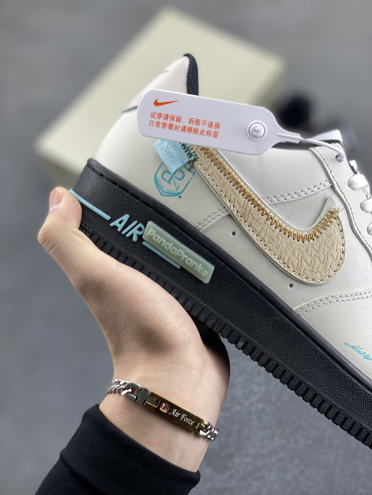 图片[6]-Nike Air Force 1 Low 空军一号低帮百搭休闲运动板鞋。柔软、弹性十足的缓震性能和出色的中底设计，横跨复古与现代的外型结合，造就出风靡全球三十多年的Force 1，直到今天还深受青睐。 货号：DV0788-001 尺码：36 36.5 37.5 38 38.5 39 40 40.5 41 42 42.5 43 44 44.5 45-选品中心