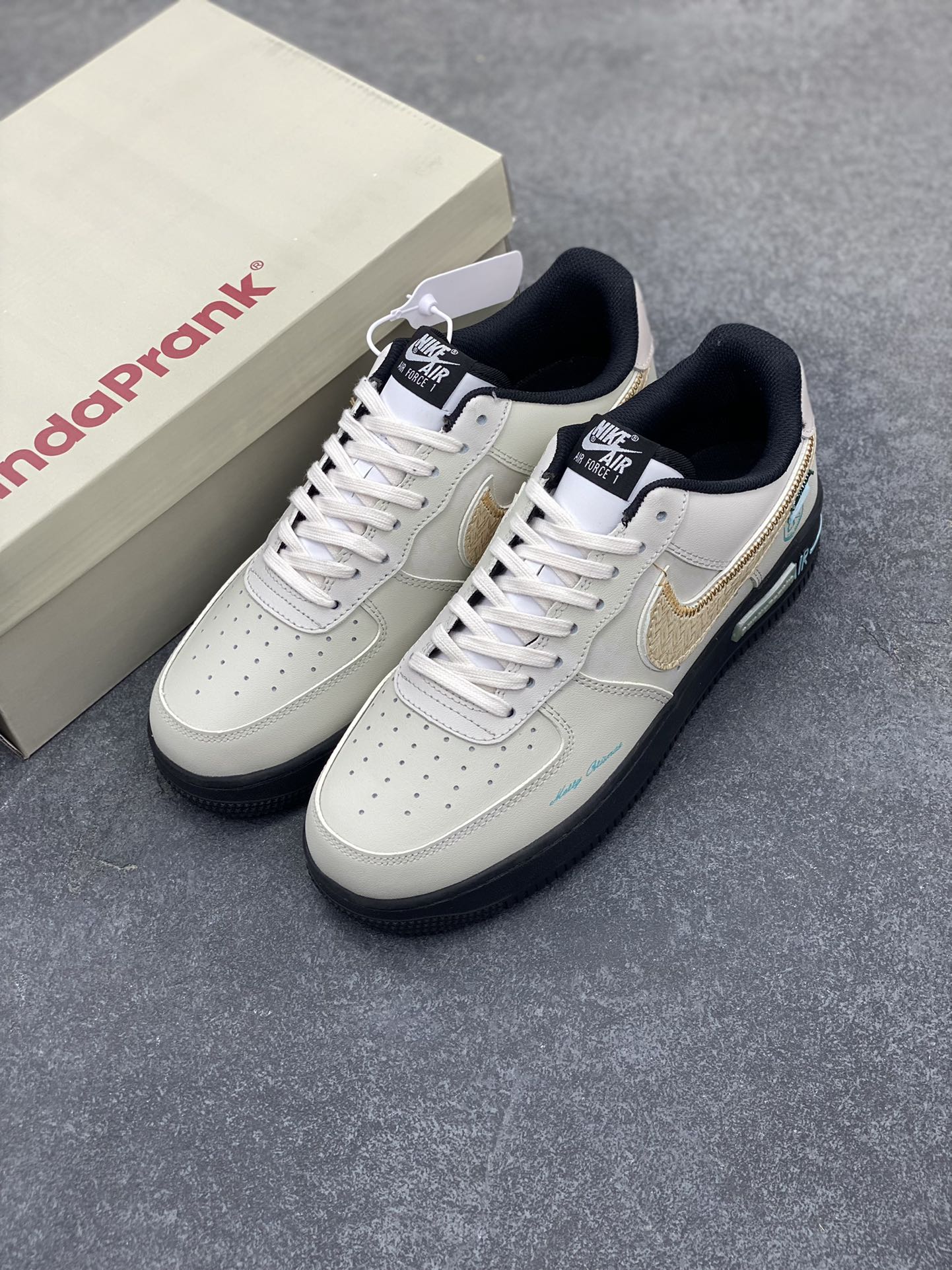 图片[8]-Nike Air Force 1 Low 空军一号低帮百搭休闲运动板鞋。柔软、弹性十足的缓震性能和出色的中底设计，横跨复古与现代的外型结合，造就出风靡全球三十多年的Force 1，直到今天还深受青睐。 货号：DV0788-001 尺码：36 36.5 37.5 38 38.5 39 40 40.5 41 42 42.5 43 44 44.5 45-选品中心