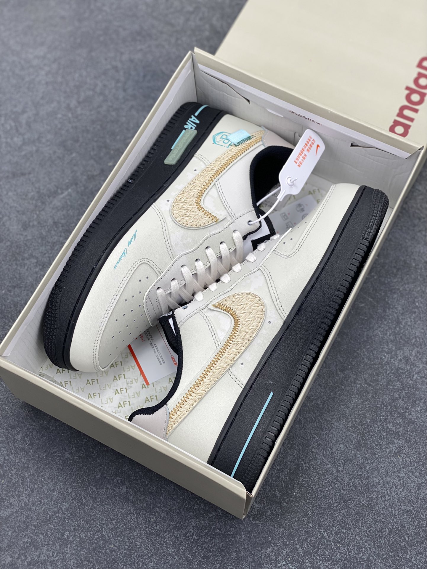 图片[9]-Nike Air Force 1 Low 空军一号低帮百搭休闲运动板鞋。柔软、弹性十足的缓震性能和出色的中底设计，横跨复古与现代的外型结合，造就出风靡全球三十多年的Force 1，直到今天还深受青睐。 货号：DV0788-001 尺码：36 36.5 37.5 38 38.5 39 40 40.5 41 42 42.5 43 44 44.5 45-选品中心