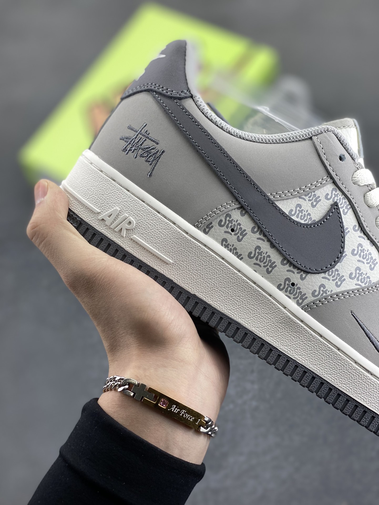 图片[6]-高端定制Nike Air Force 1 \’07 Low 斯图西联名——— 奶白灰勾印花 高端定制 低帮休闲板鞋 定制鞋盒 大厂纯原品质出货 超高清洁度 皮料切割干净无任何毛边 细节完美 货号：KY8899-107 尺码：36 36.5 37.5 38 38.5 39 40 40.5 41 42 42.5 43 44 44.5 45-选品中心