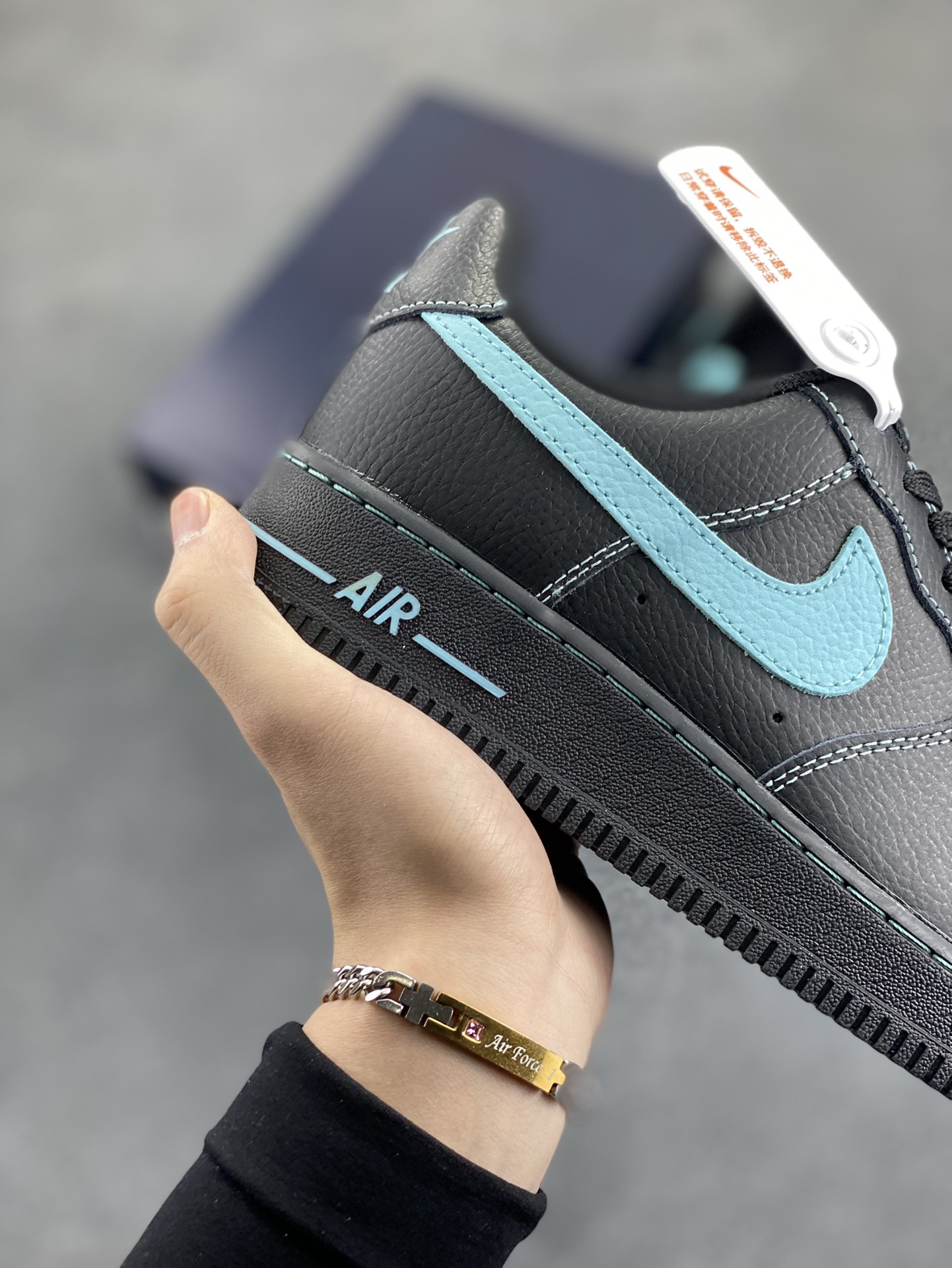 图片[6]-Nike Air Force 1 Low 蒂芙尼 原楦头原纸板 打造纯正空军版型 专注外贸渠道 全掌内置蜂窝气垫 原盒配件 原厂中底钢印、拉帮完美 货号：HQ2037-002 尺码：36 36.5 37.5 38 38.5 39 40 40.5 41 42 42.5 43 44 44.5 45-选品中心