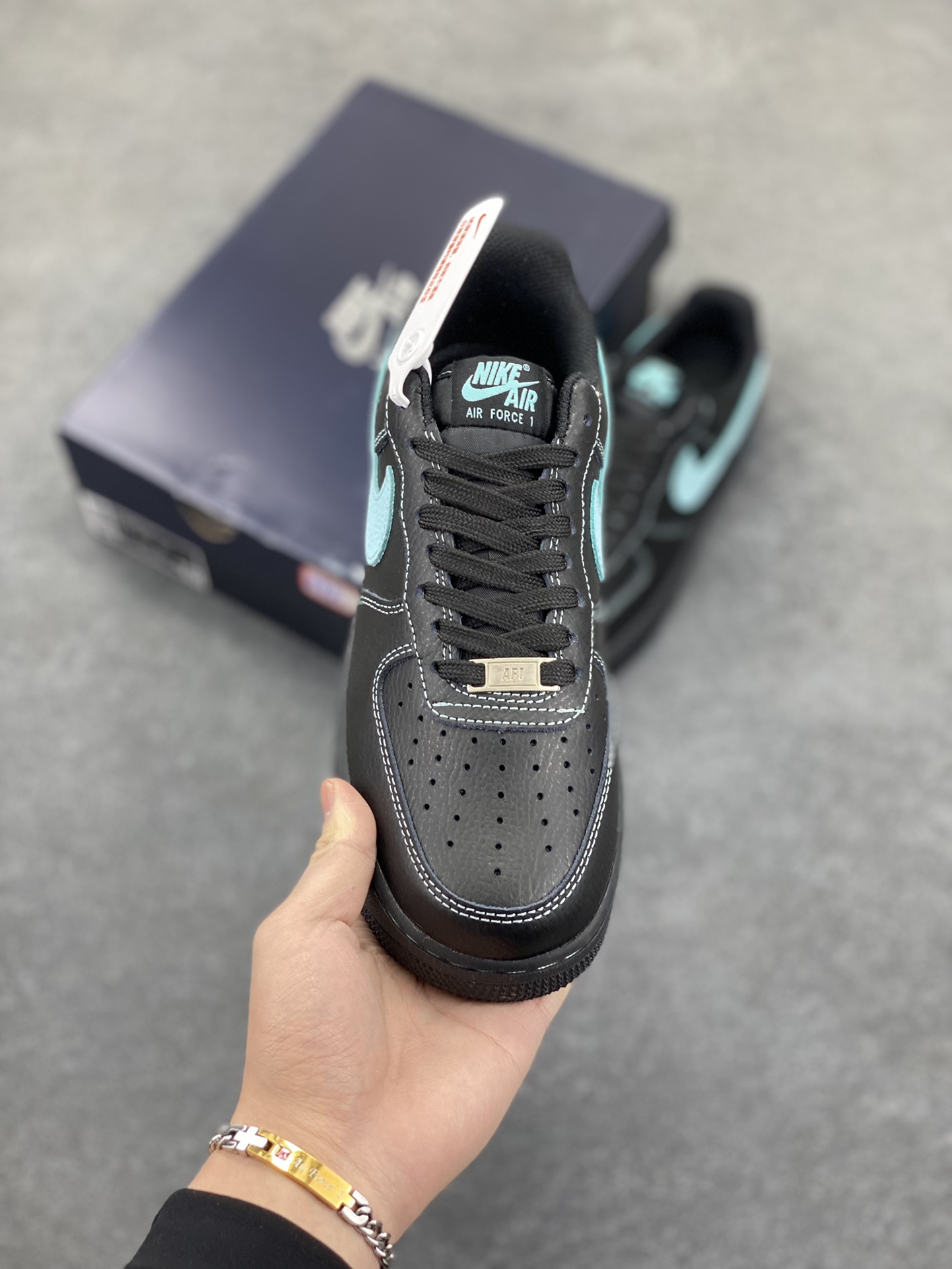 图片[2]-Nike Air Force 1 Low 蒂芙尼 原楦头原纸板 打造纯正空军版型 专注外贸渠道 全掌内置蜂窝气垫 原盒配件 原厂中底钢印、拉帮完美 货号：HQ2037-002 尺码：36 36.5 37.5 38 38.5 39 40 40.5 41 42 42.5 43 44 44.5 45-选品中心