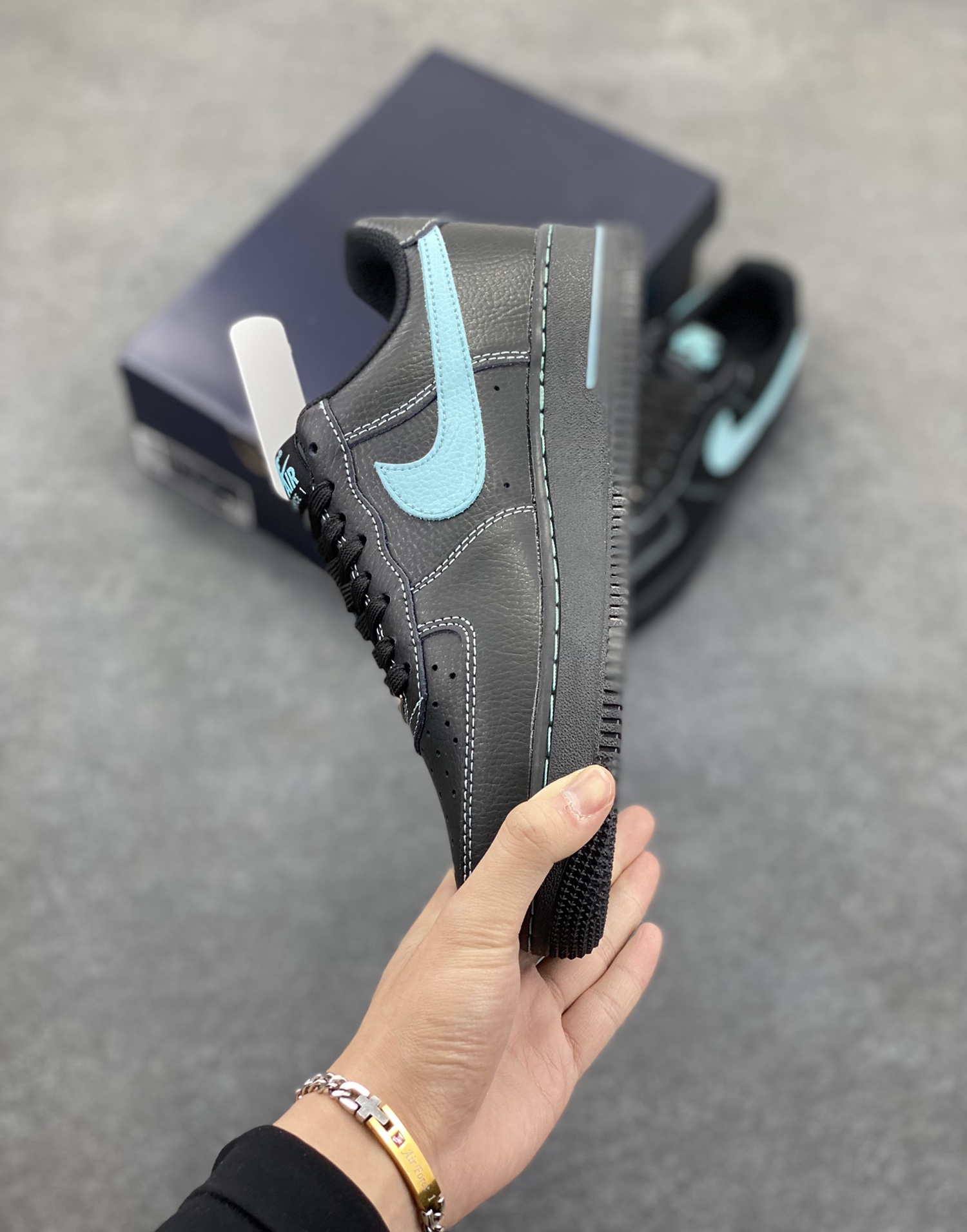 图片[3]-Nike Air Force 1 Low 蒂芙尼 原楦头原纸板 打造纯正空军版型 专注外贸渠道 全掌内置蜂窝气垫 原盒配件 原厂中底钢印、拉帮完美 货号：HQ2037-002 尺码：36 36.5 37.5 38 38.5 39 40 40.5 41 42 42.5 43 44 44.5 45-选品中心