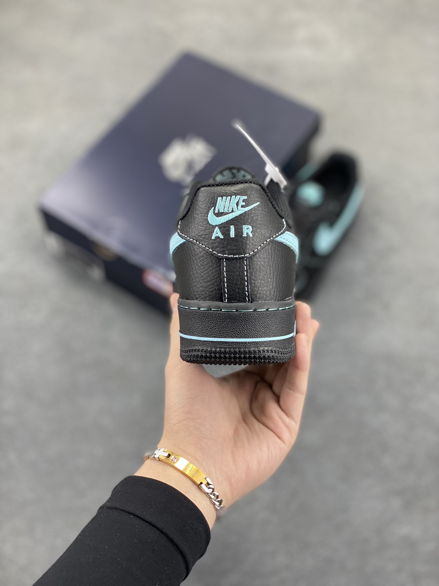 图片[4]-Nike Air Force 1 Low 蒂芙尼 原楦头原纸板 打造纯正空军版型 专注外贸渠道 全掌内置蜂窝气垫 原盒配件 原厂中底钢印、拉帮完美 货号：HQ2037-002 尺码：36 36.5 37.5 38 38.5 39 40 40.5 41 42 42.5 43 44 44.5 45-选品中心