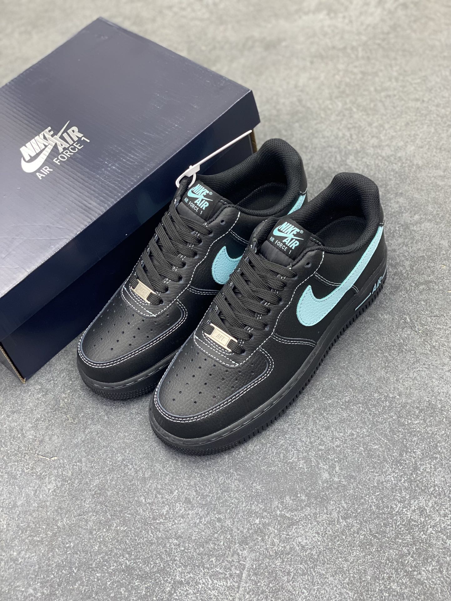 图片[8]-Nike Air Force 1 Low 蒂芙尼 原楦头原纸板 打造纯正空军版型 专注外贸渠道 全掌内置蜂窝气垫 原盒配件 原厂中底钢印、拉帮完美 货号：HQ2037-002 尺码：36 36.5 37.5 38 38.5 39 40 40.5 41 42 42.5 43 44 44.5 45-选品中心