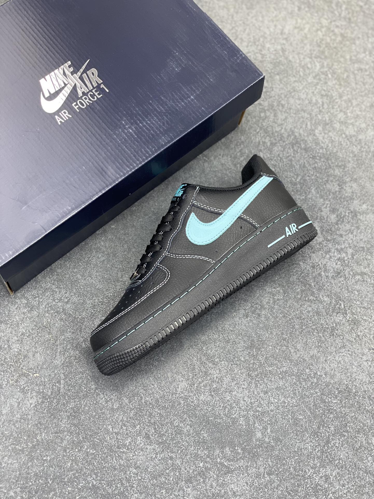 图片[7]-Nike Air Force 1 Low 蒂芙尼 原楦头原纸板 打造纯正空军版型 专注外贸渠道 全掌内置蜂窝气垫 原盒配件 原厂中底钢印、拉帮完美 货号：HQ2037-002 尺码：36 36.5 37.5 38 38.5 39 40 40.5 41 42 42.5 43 44 44.5 45-选品中心