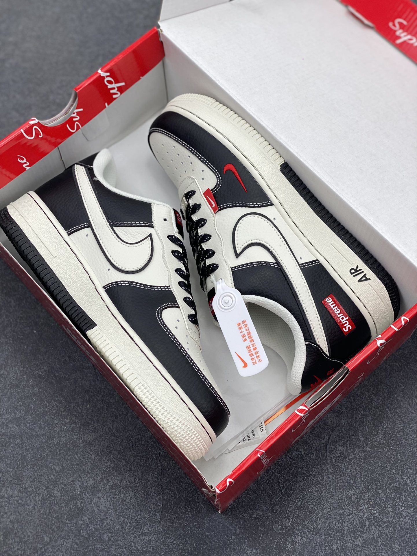 图片[9]-NIke Air Force 1 \’07 Low “Supreme联名——双拼小红勾”空军一号 低帮 运动鞋 休闲鞋 折边针车 工艺难度大 原楦头原纸板 原装鞋盒 定制五金配件 内置全掌气垫 原厂鞋底 货号：CS5288-004 尺码：36 36.5 37.5 38 38.5 39 40 40.5 41 42 42.5 43 44 44.5 45-选品中心
