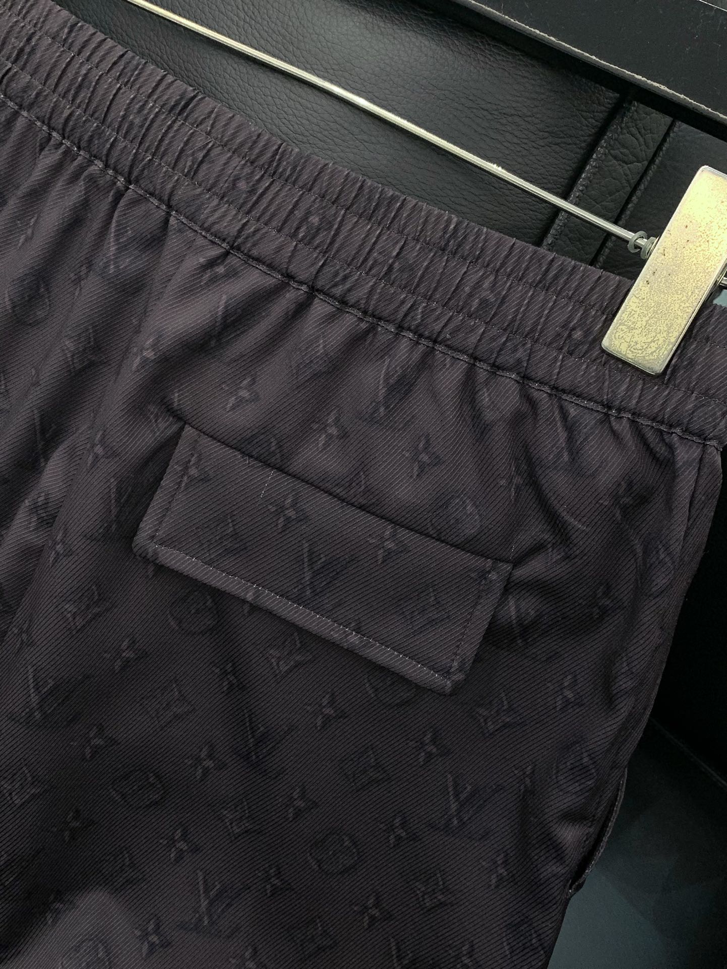 “Louis Vuitton Summer 2025 Fashion: Synchronized Cabinets, Hysteria, Leisure Suits in S-XL” - 图片 8