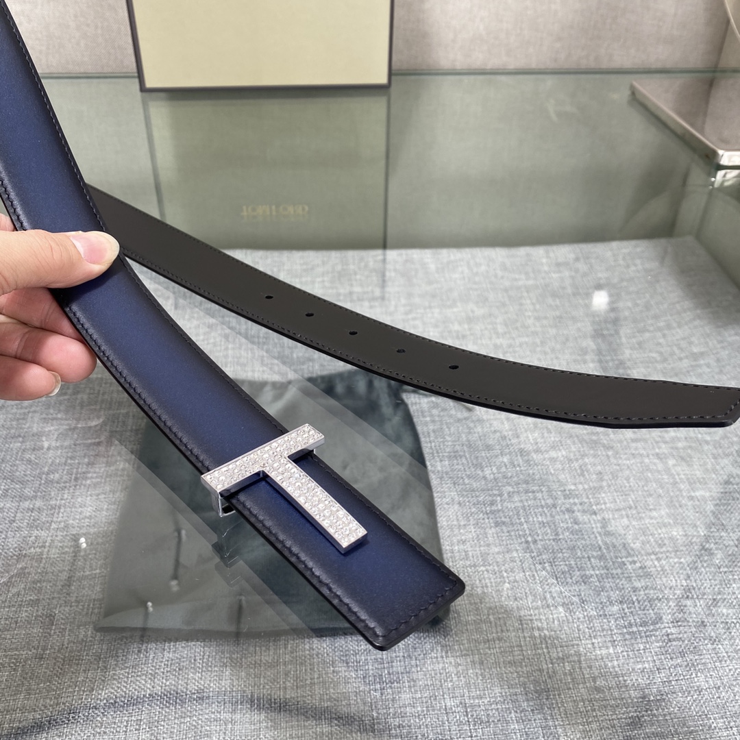  汤姆福特最新网红爆款双面头层牛皮专柜同步3.5宽新款上市了，原版牛皮，搭配铜扣，优雅，大方用的方便。谢