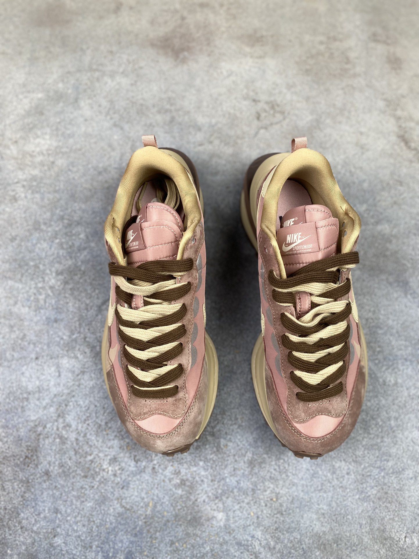 
  J版 Sacai x Nk VaporWaffle 3.0 华夫3.0走秀款休闲鞋 DD1875-