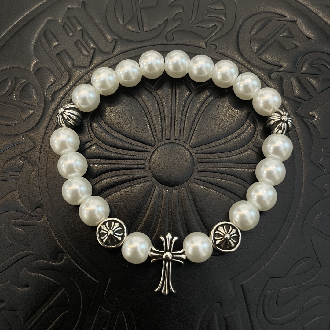 NO:109148,New [Counter Quality] Chrome Hearts Croxin Classic Retro Multi-Element Pearl Bracelet Bracelet, Kuaishou/ins/Little Red Book popular, different concave and convex and convex design styles present unique. Cross Scout Flower is Croxin's logo, so it lasts for a long time. Genuine version of Chrome Hearts Croxin, different from the market, benchmark the quality of the version, look at the details of the letter printing, retro, old gray oxygen level. Seiko version!  , jewelry boutique, chrome hearts, chrome hearts, bracelet19860909新款【专柜品质】Chrome Hearts克罗心经典复古多元素珍珠手串手链 ,快手/ins/小红书热门,凹凸造型不同的花纹设计风格呈现出与众不同 十字架童军花是克罗心的标志 所以更经久不衰 正品打版Chrome Hearts克罗心 区别市场普通轻版 对版对标品质 看字印细节 复古做旧灰氧程度.精工版本！,饰品精品,chrome hearts,chrome hearts,bracelet,Jewelry