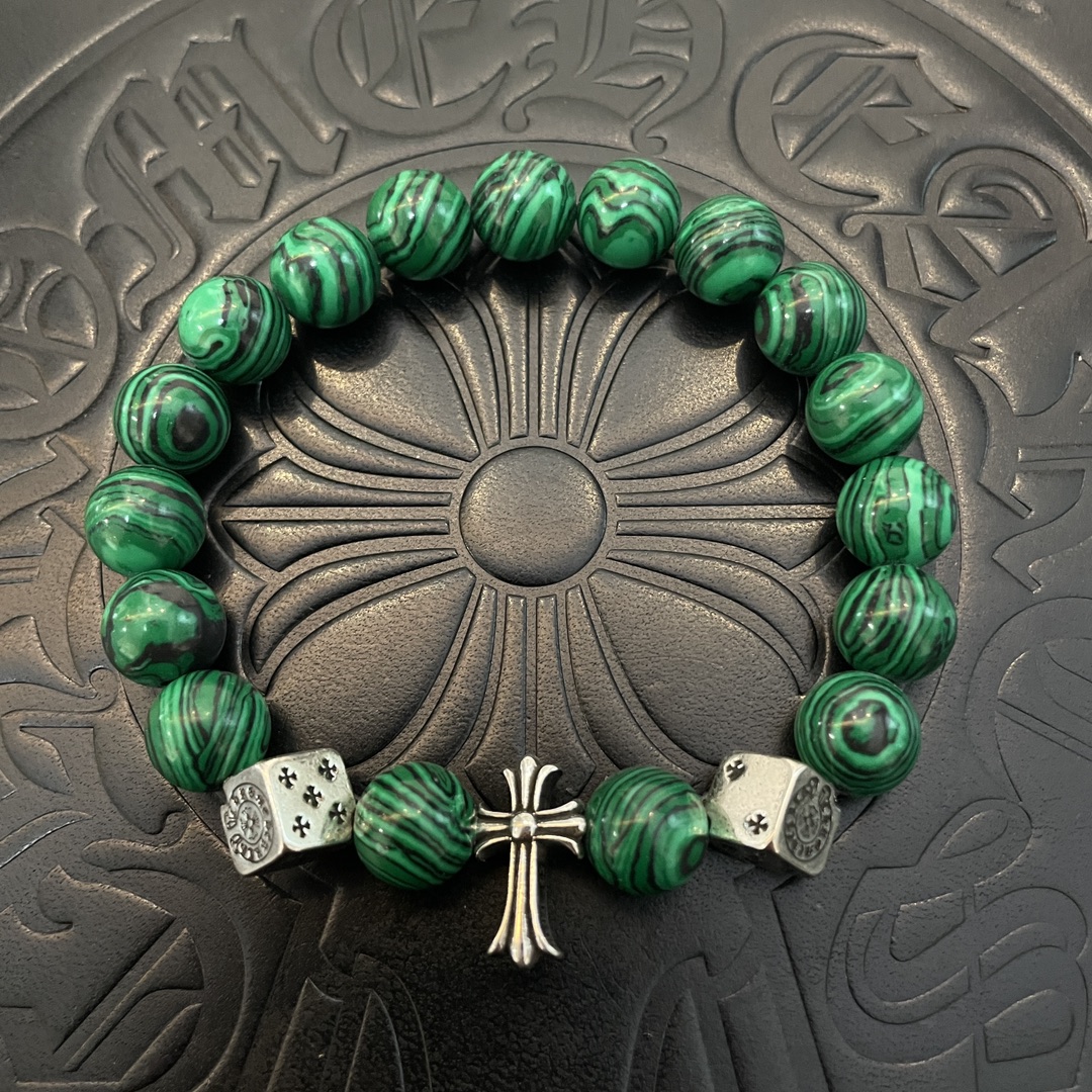 NO:111943,New [Counter Quality] Chrome Hearts Croxin Classic Retro Multi-Element Bracelet Bracelet, Kuaishou/ins/Little Red Book popular, different concave and convex and convex design styles present unique. Cross Scout Flower is Croxin's logo, so it lasts for a long time. Genuine version of Chrome Hearts Croxin, different from the market, benchmark the quality of the version, look at the details of the letter printing, the degree of retro old gray oxygen. Seiko version!  , jewelry boutique, chrome hearts, chrome hearts, bracelet19860909新款【专柜品质】Chrome Hearts克罗心经典复古多元素手串手链 ,快手/ins/小红书热门,凹凸造型不同的花纹设计风格呈现出与众不同 十字架童军花是克罗心的标志 所以更经久不衰 正品打版Chrome Hearts克罗心 区别市场普通轻版 对版对标品质 看字印细节 复古做旧灰氧程度.精工版本！,饰品精品,chrome hearts,chrome hearts,bracelet,Jewelry