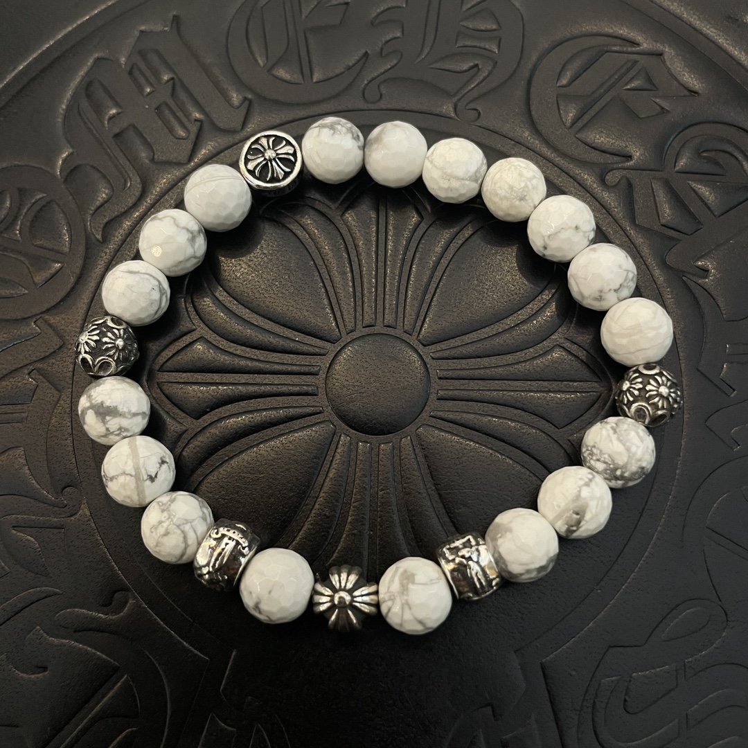 NO:111952,New [Counter Quality] Chrome Hearts Croxin Classic Retro Multi-Element Bracelet Bracelet, Kuaishou/ins/Little Red Book popular, different concave and convex and convex design styles present unique. Cross Scout Flower is Croxin's logo, so it lasts for a long time. Genuine version of Chrome Hearts Croxin, different from the market, benchmark the quality of the version, look at the details of the letter printing, the degree of retro old gray oxygen. Seiko version!  , jewelry boutique, chrome hearts, chrome hearts, bracelet19860909新款【专柜品质】Chrome Hearts克罗心经典复古多元素手串手链 ,快手/ins/小红书热门,凹凸造型不同的花纹设计风格呈现出与众不同 十字架童军花是克罗心的标志 所以更经久不衰 正品打版Chrome Hearts克罗心 区别市场普通轻版 对版对标品质 看字印细节 复古做旧灰氧程度.精工版本！,饰品精品,chrome hearts,chrome hearts,bracelet,Jewelry