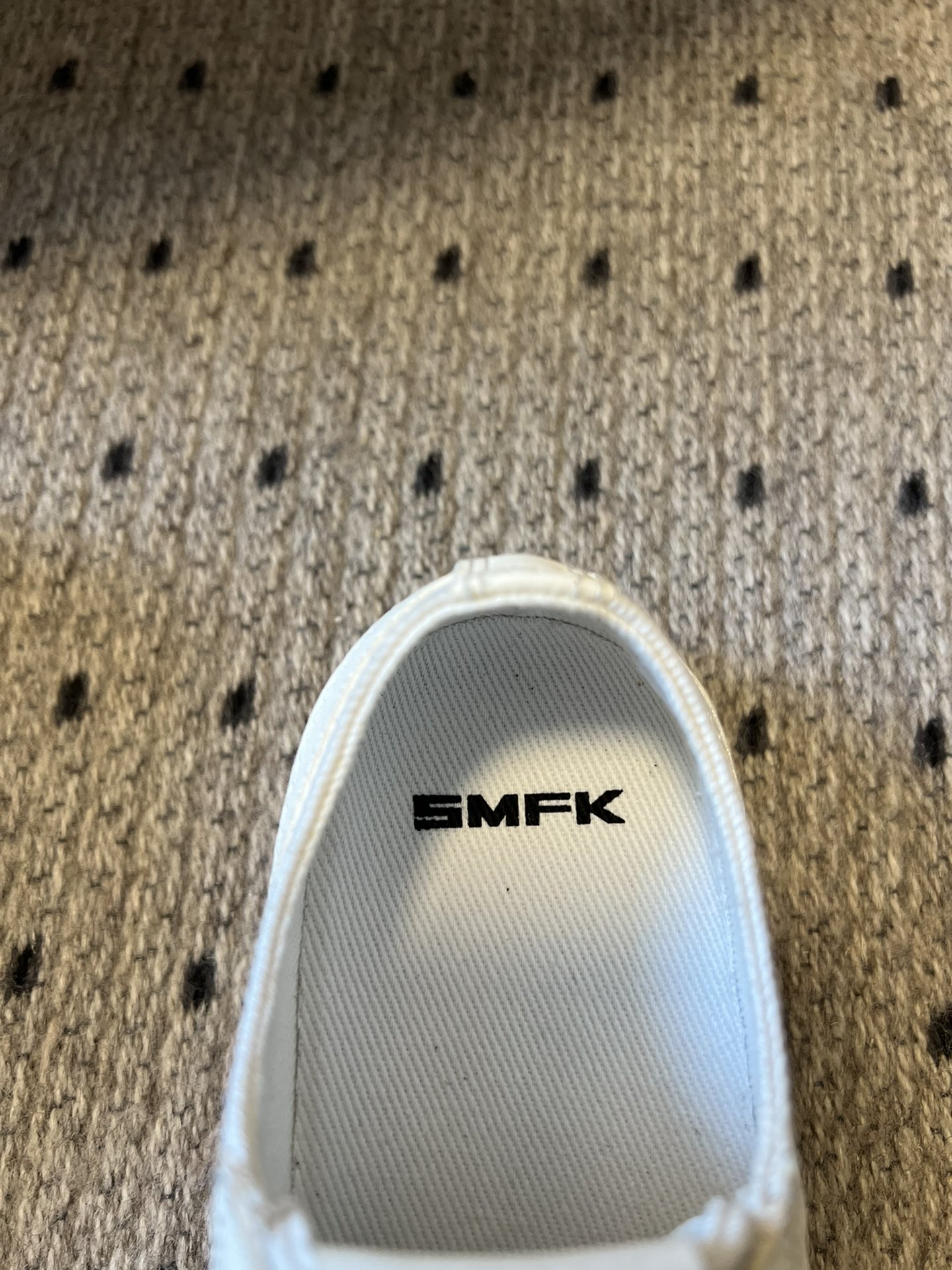 SMFK 小众潮牌 25ss春夏新款 十字花 大头厚底 德比鞋
百搭的极简风国潮，新作继承了诸多品牌制胜