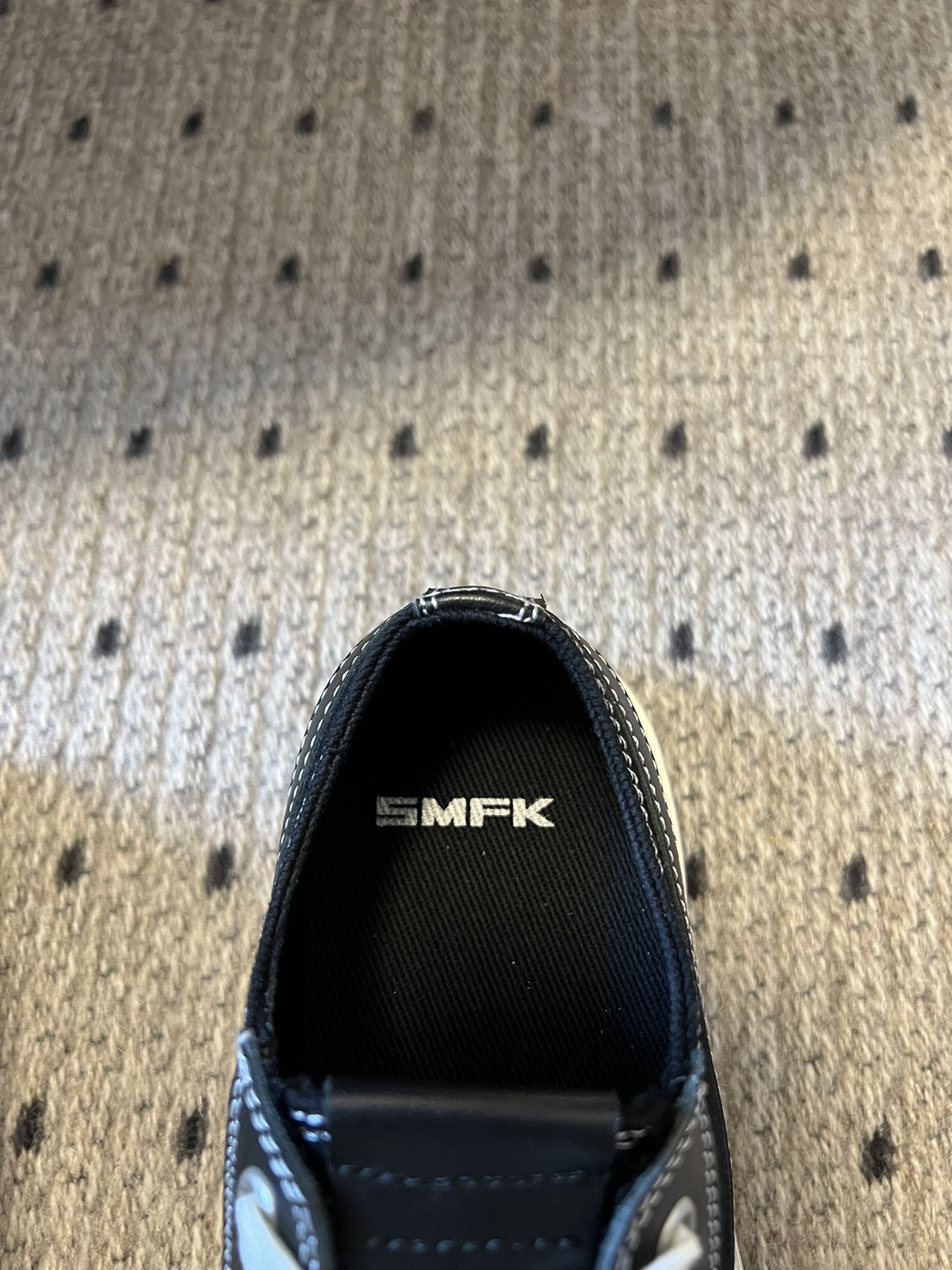 SMFK 小众潮牌 25ss春夏新款 十字花 大头厚底 德比鞋
百搭的极简风国潮，新作继承了诸多品牌制胜