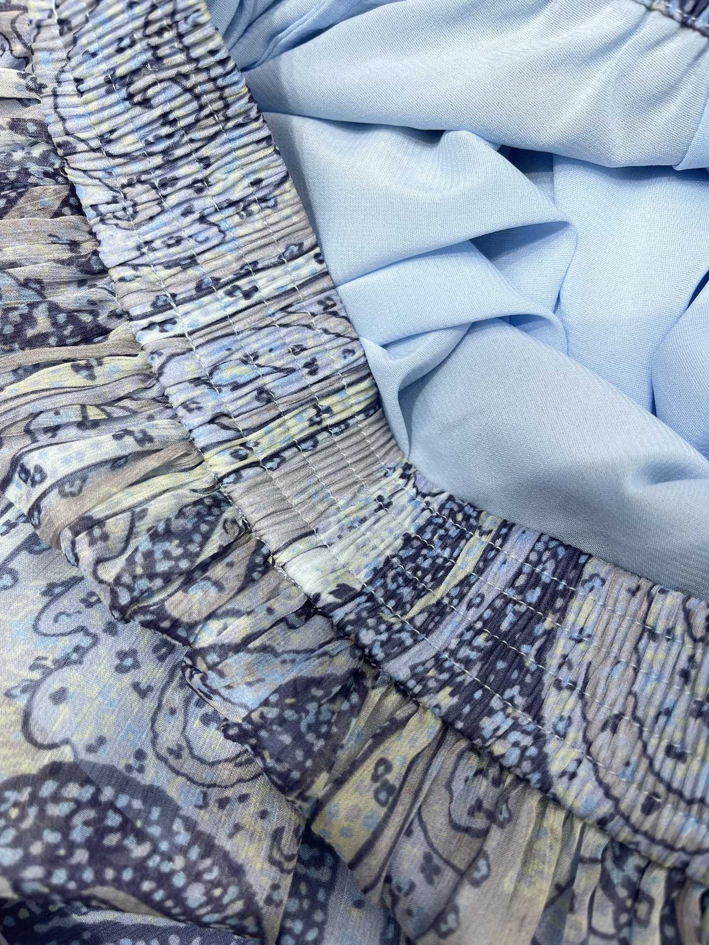 Yves Saint Laurent Chiffon Set - Elegant Spring Outfit in Multiple Colors 8 i1743752085 7439 6